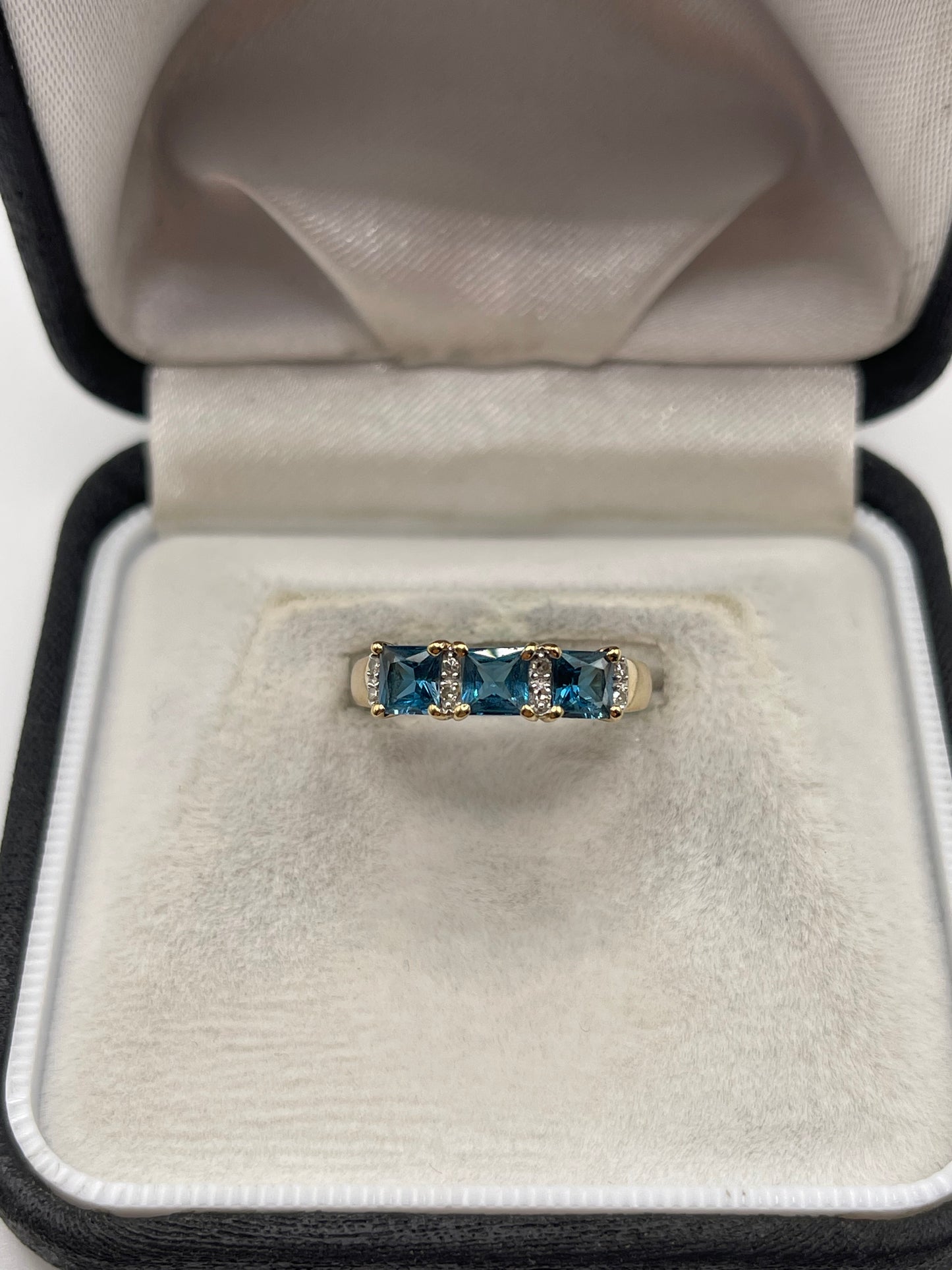 9ct gold topaz and diamond ring