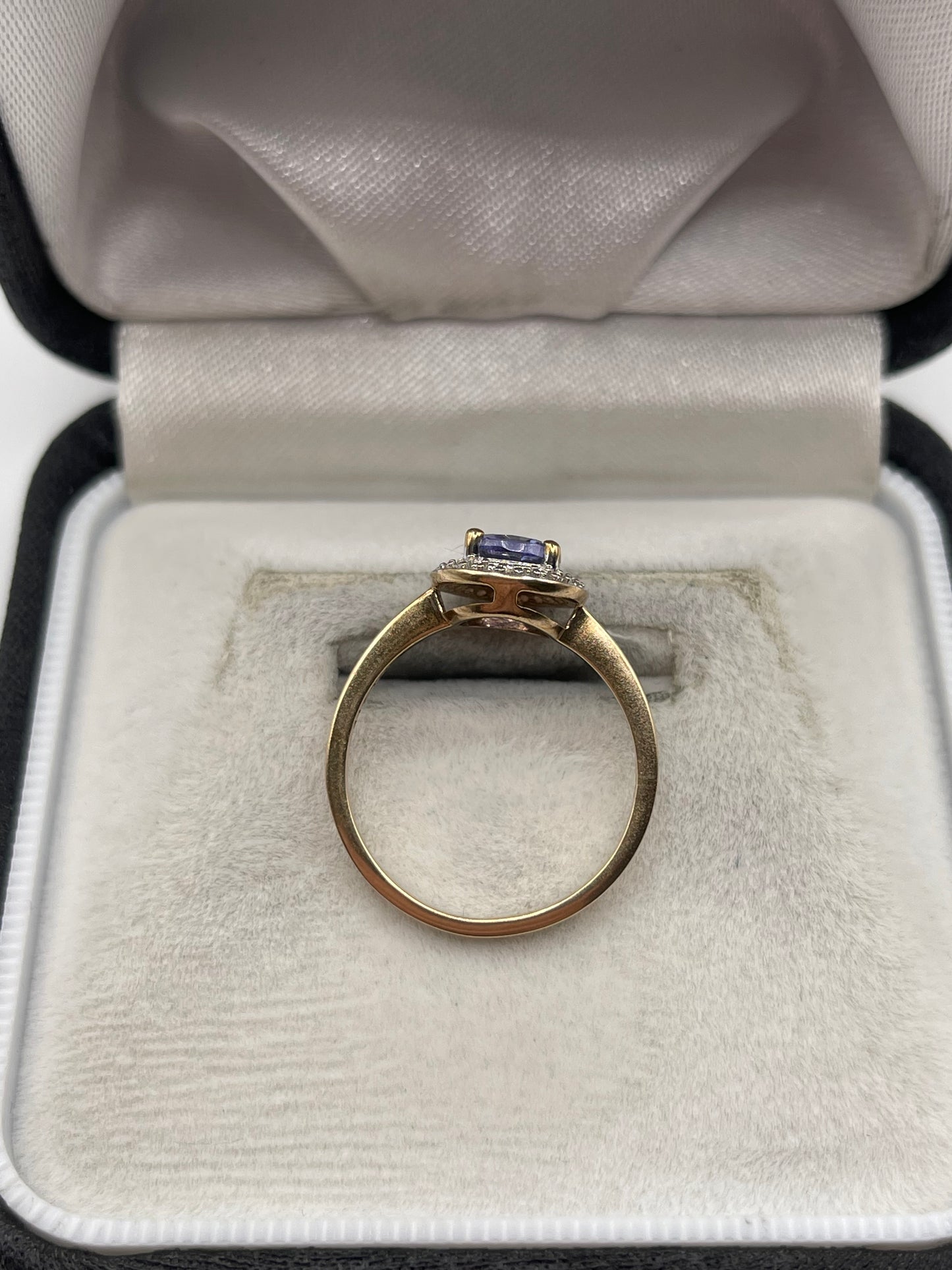 9ct gold tanzanite and diamond ring