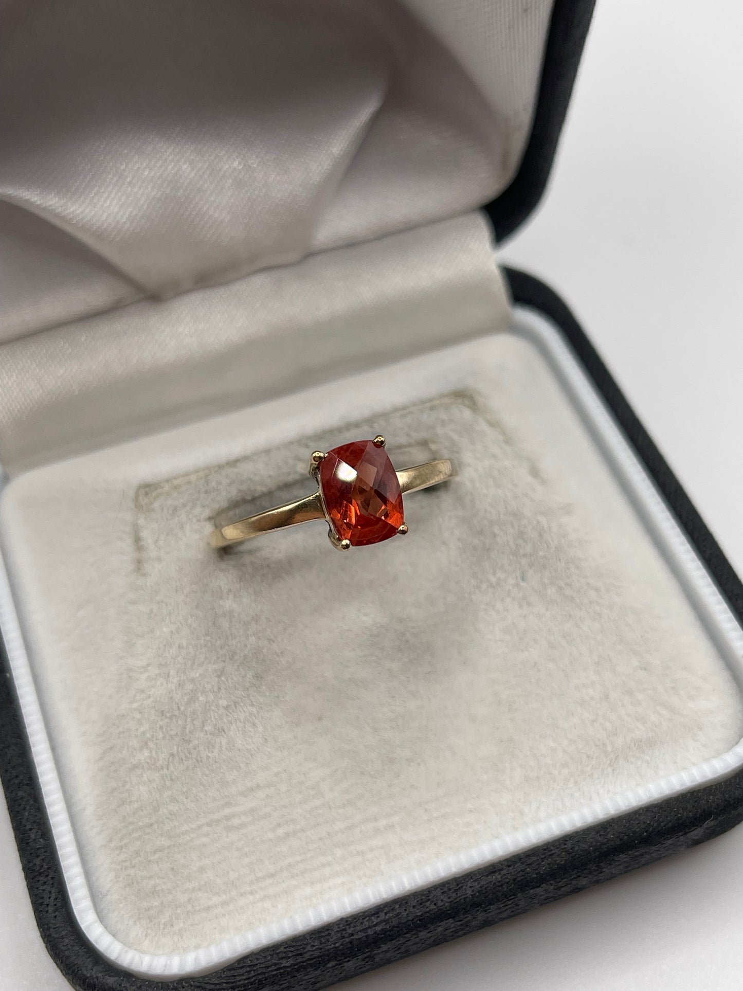 9ct gold quartz ring