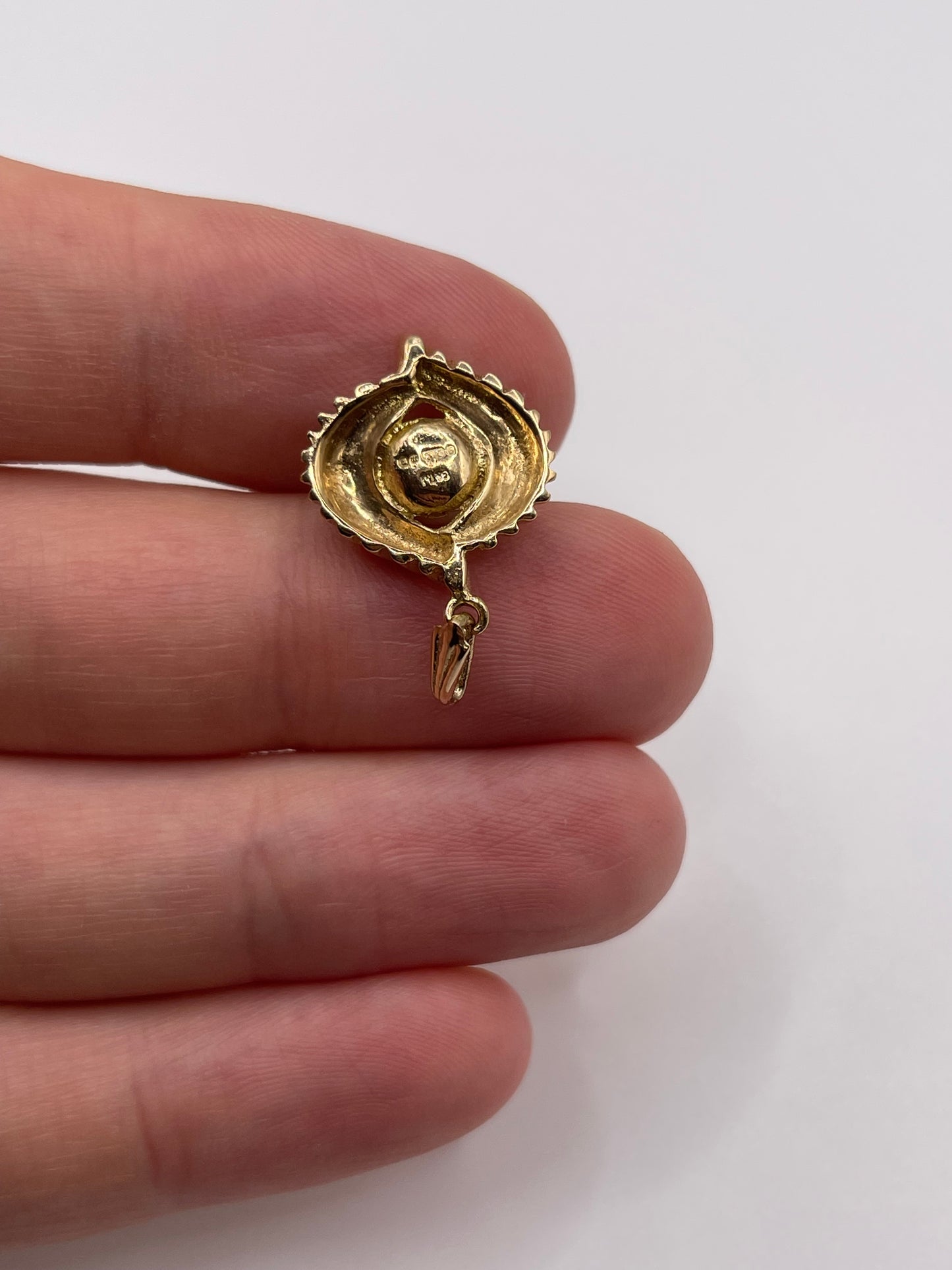 9ct gold pearl pendant