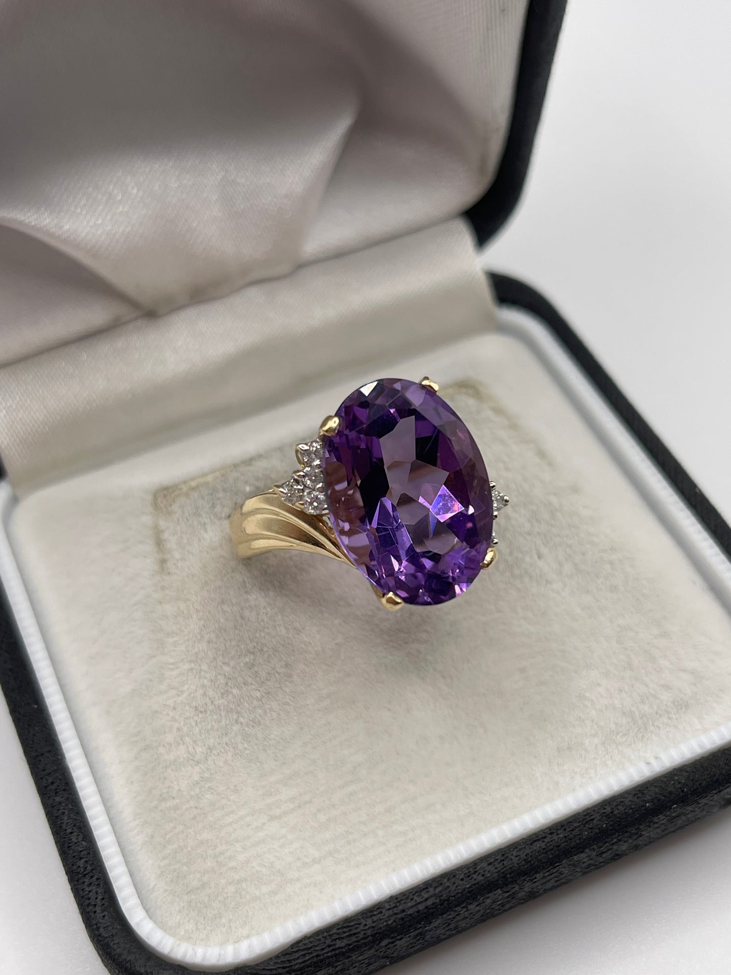 9ct gold amethyst and diamond ring