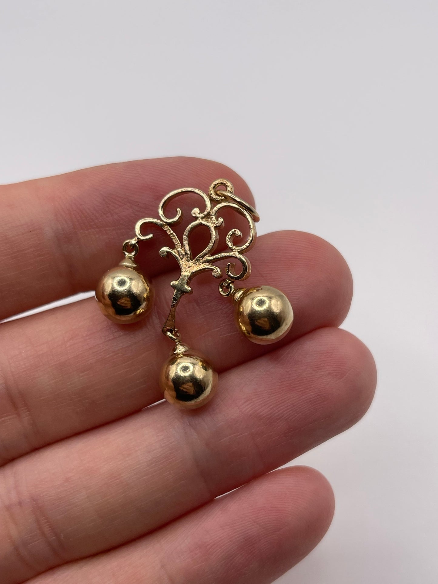 9ct gold ball pendant
