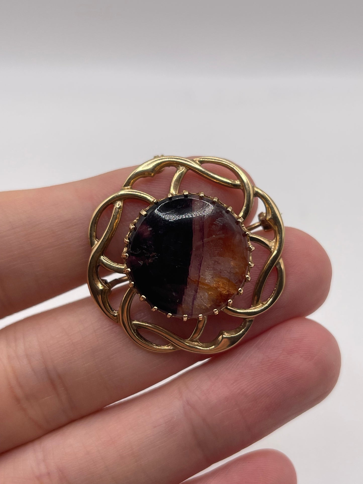 9ct gold blue John brooch