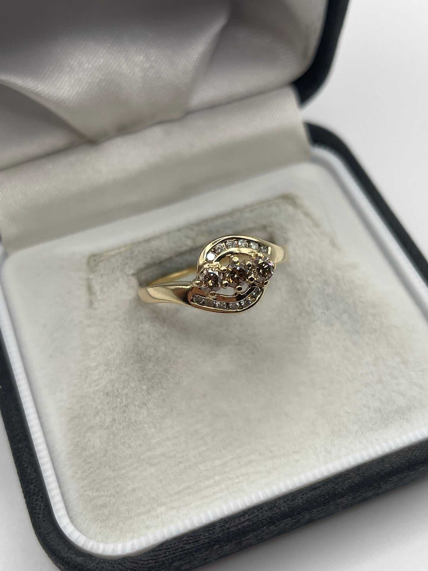 9ct gold diamond cluster ring