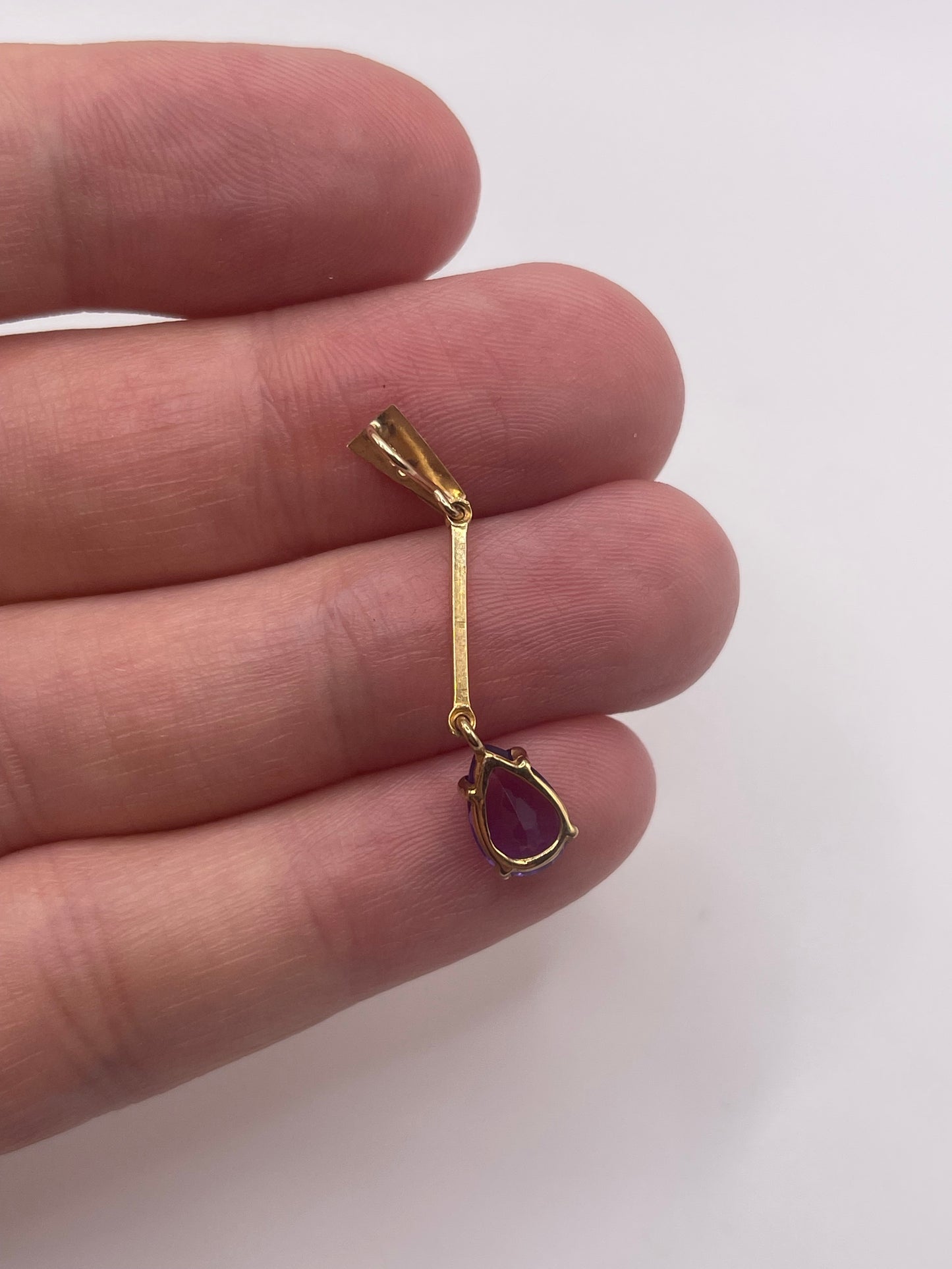 9ct gold amethyst pendant