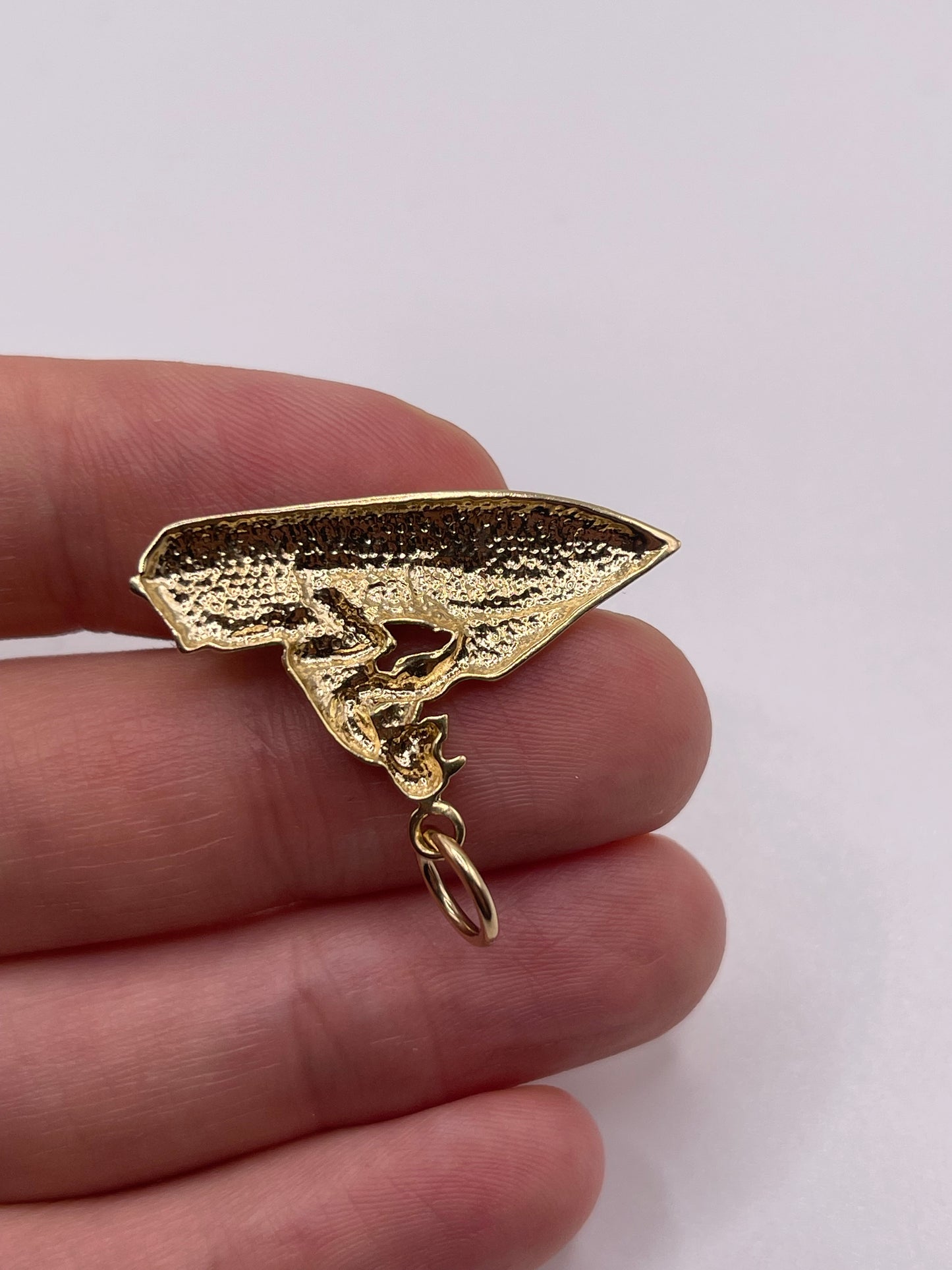 9ct gold jet ski pendant