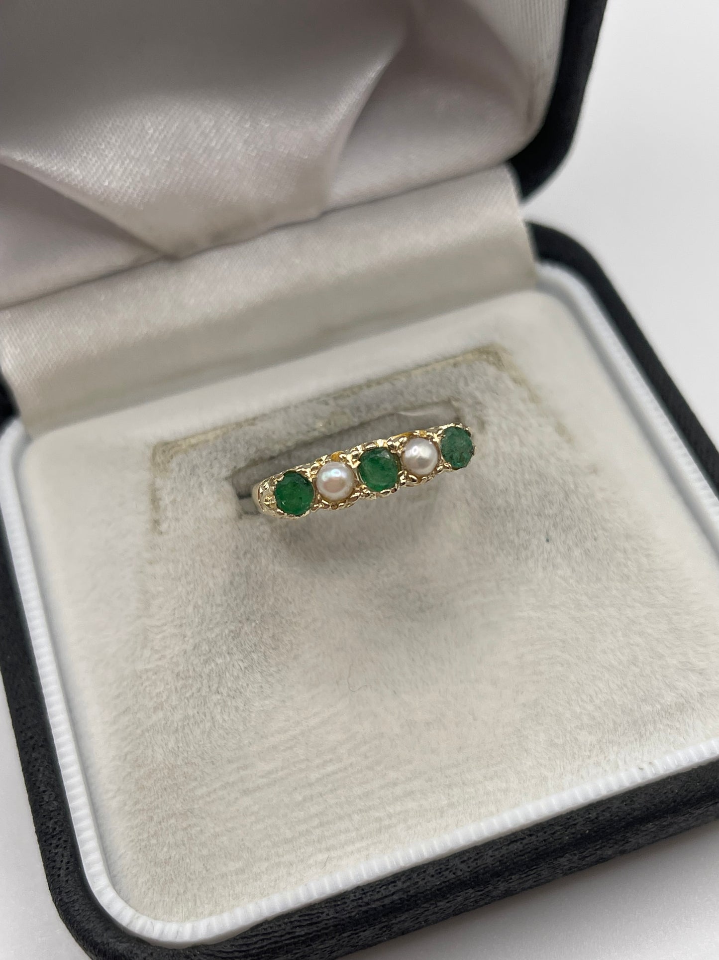 9ct gold emerald and pearl ring