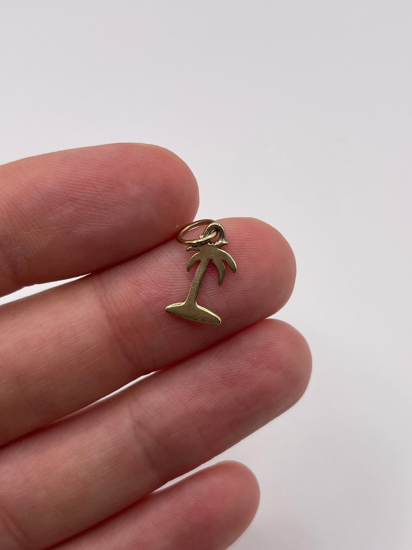 9ct gold hope, faith and charity charm