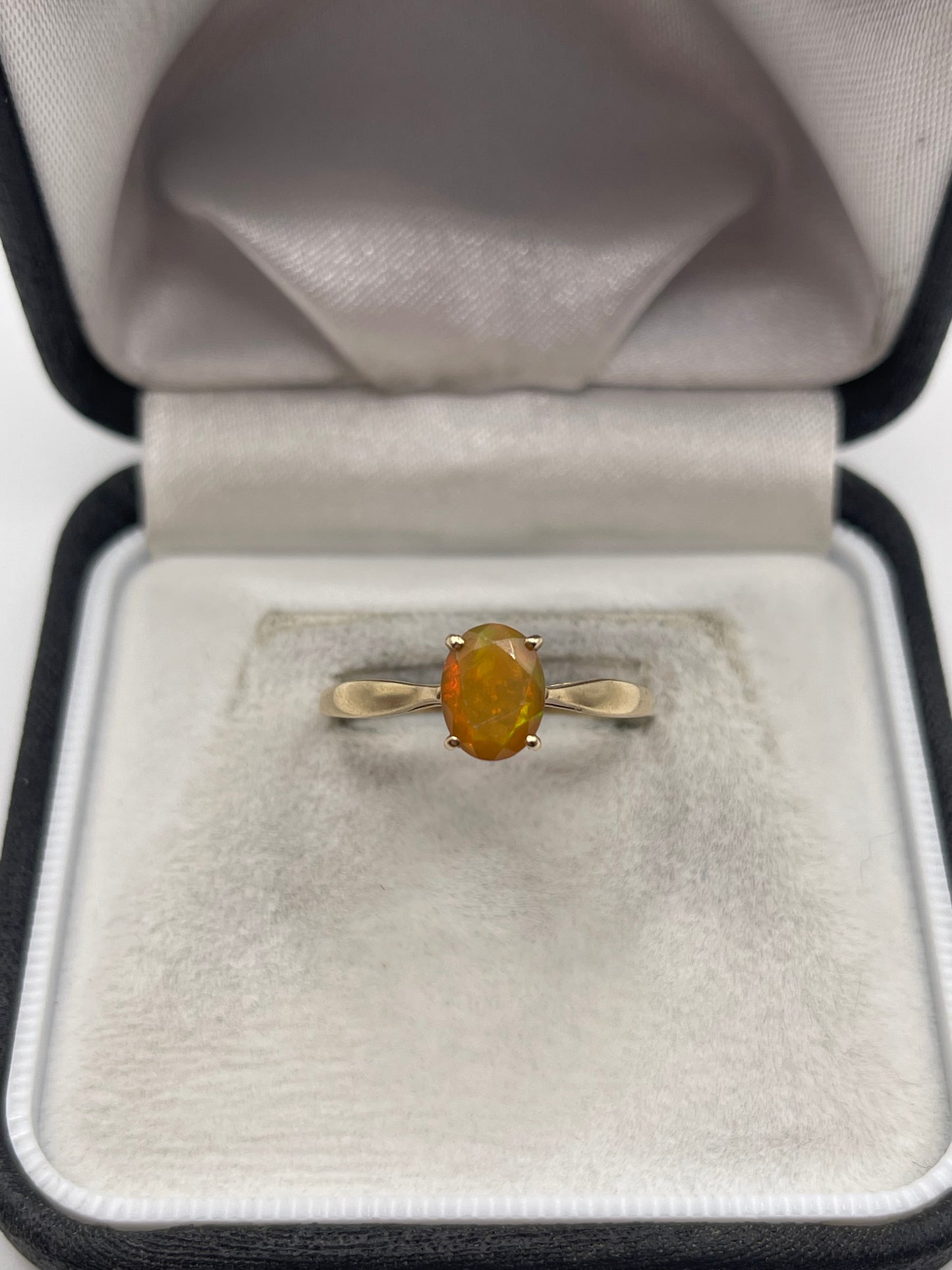 9ct gold opal ring