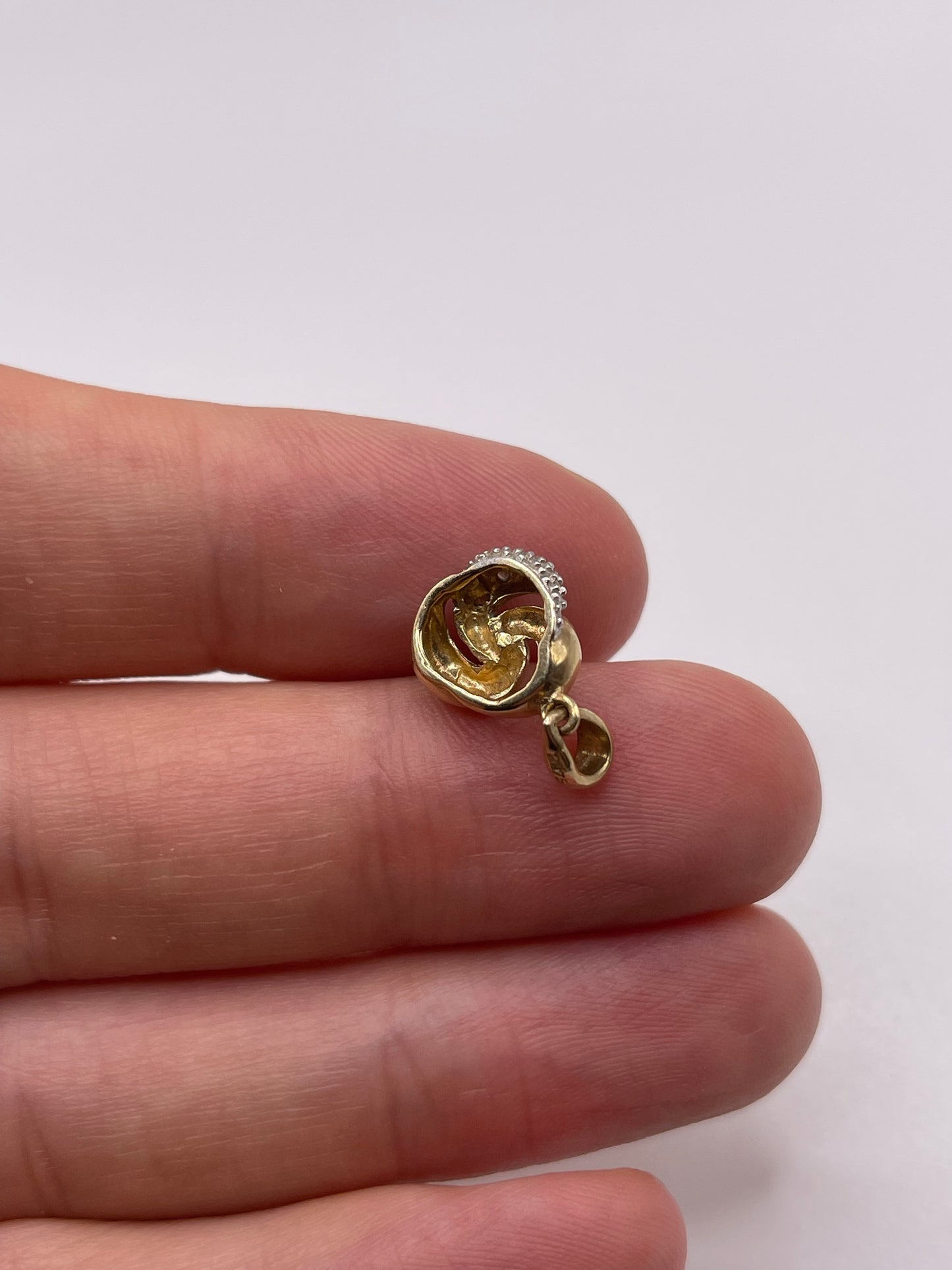 9ct gold diamond pendant