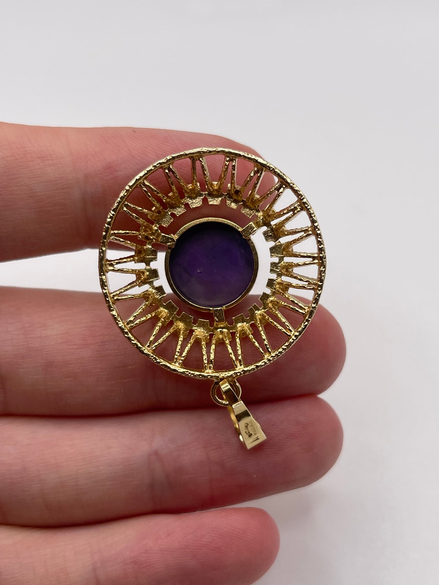 9ct gold cabochon amethyst pendant