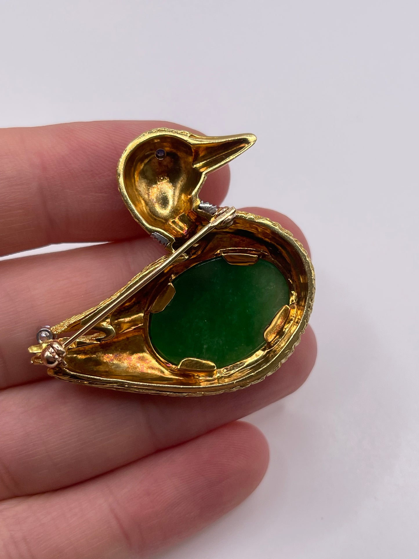 Heavy 18ct gold jade, sapphire and diamond brooch
