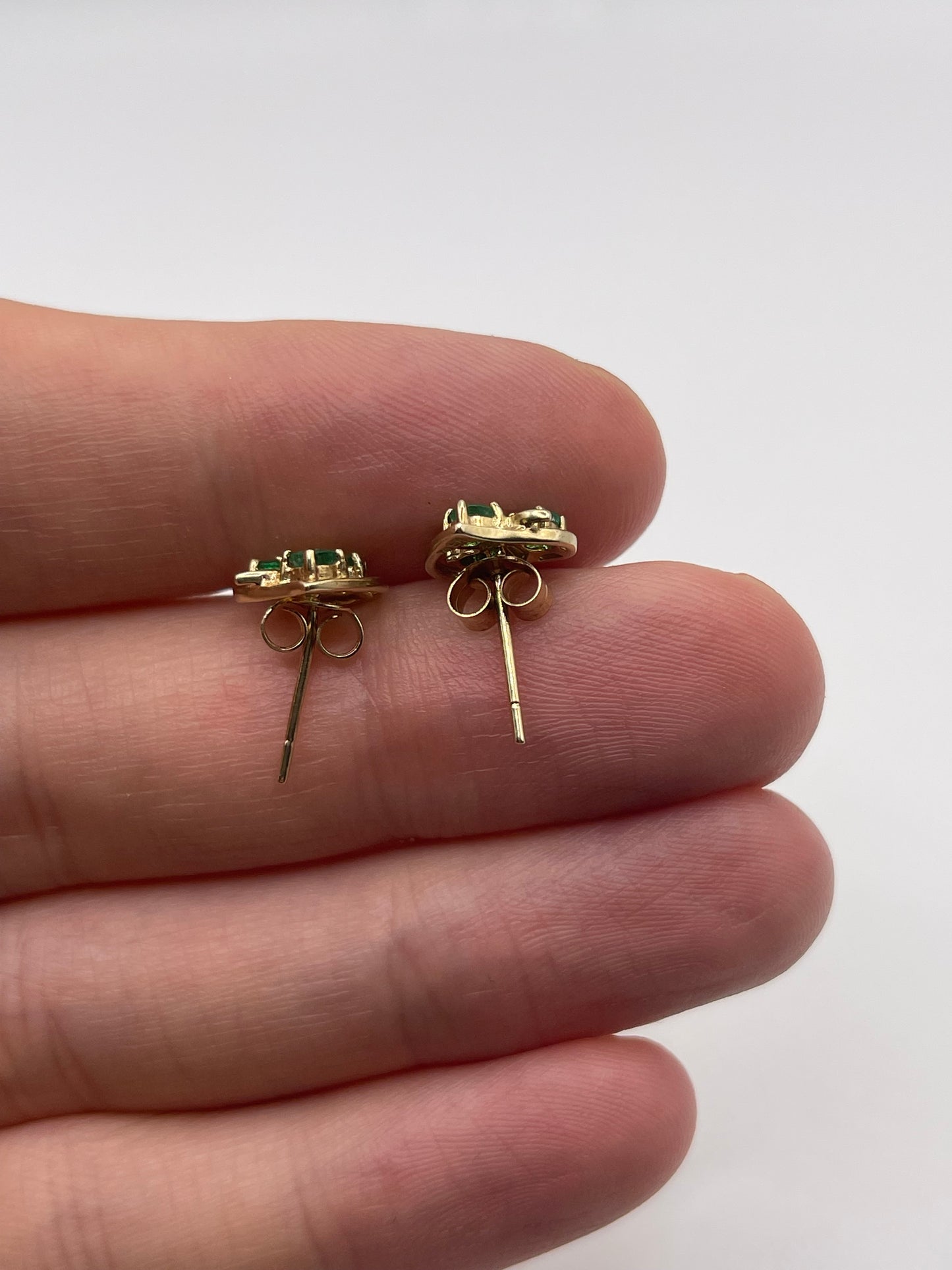 9ct gold emerald earrings