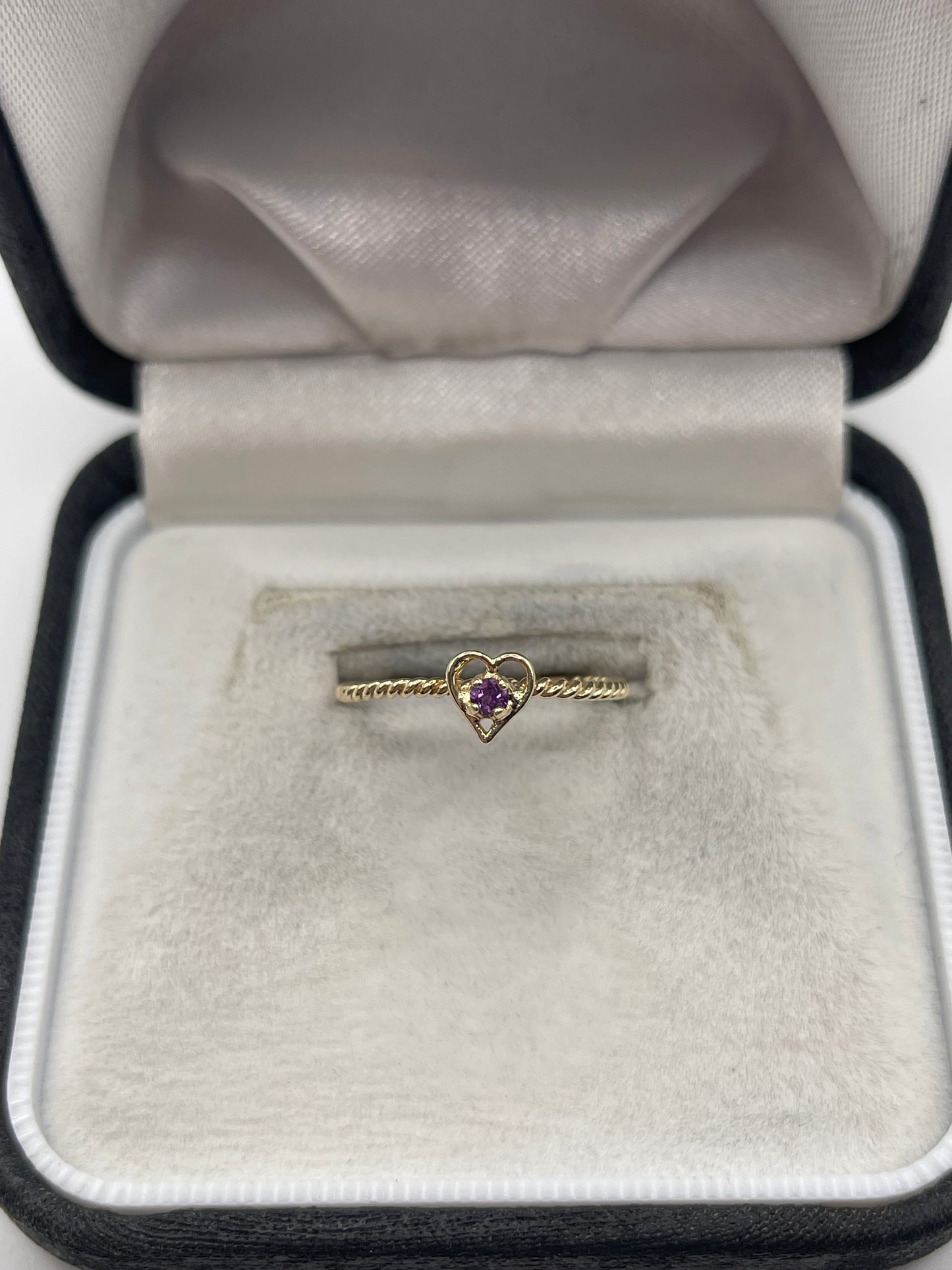 9ct gold amethyst heart ring