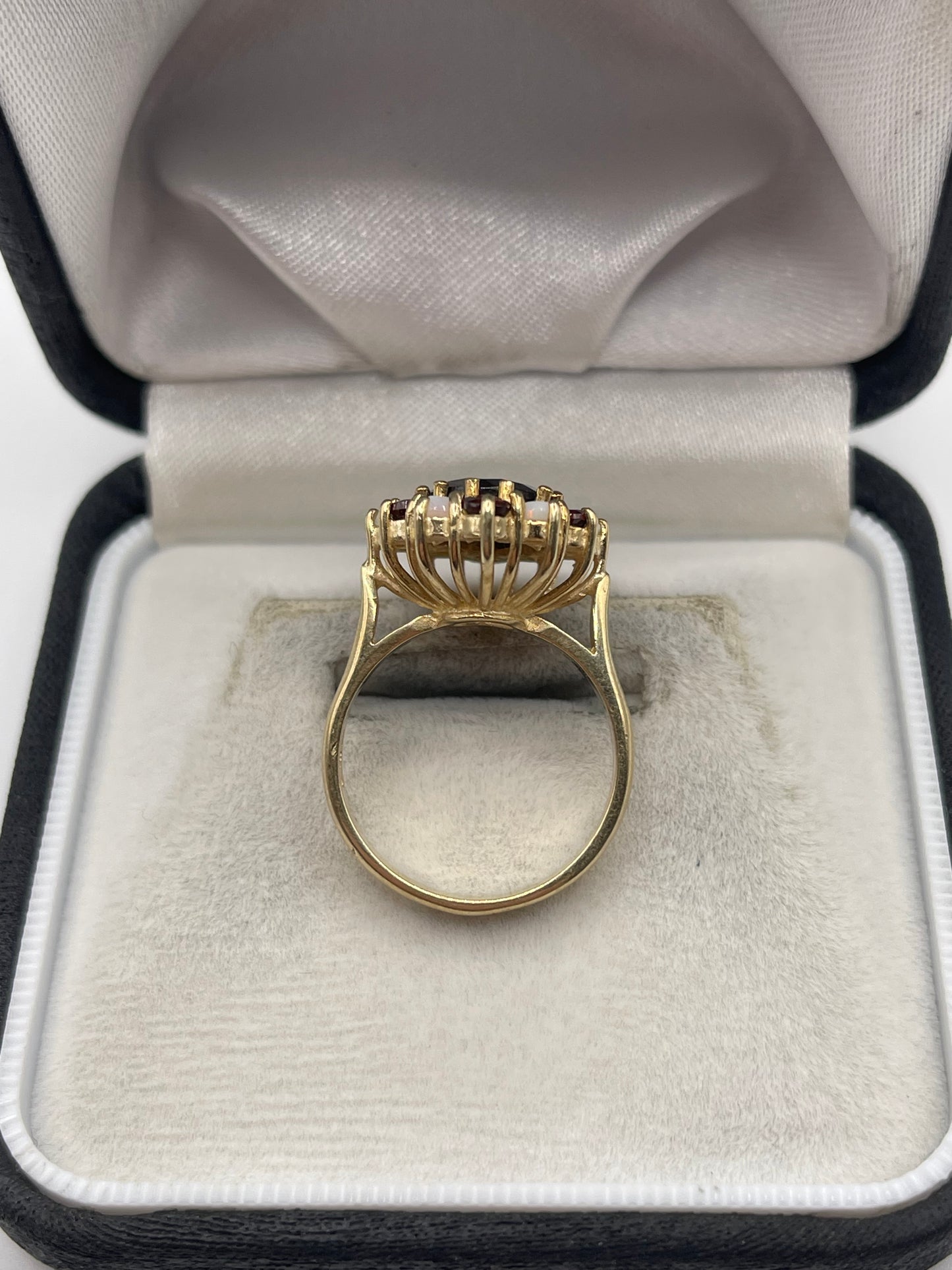 Heavy 9ct gold garnet and opal ring