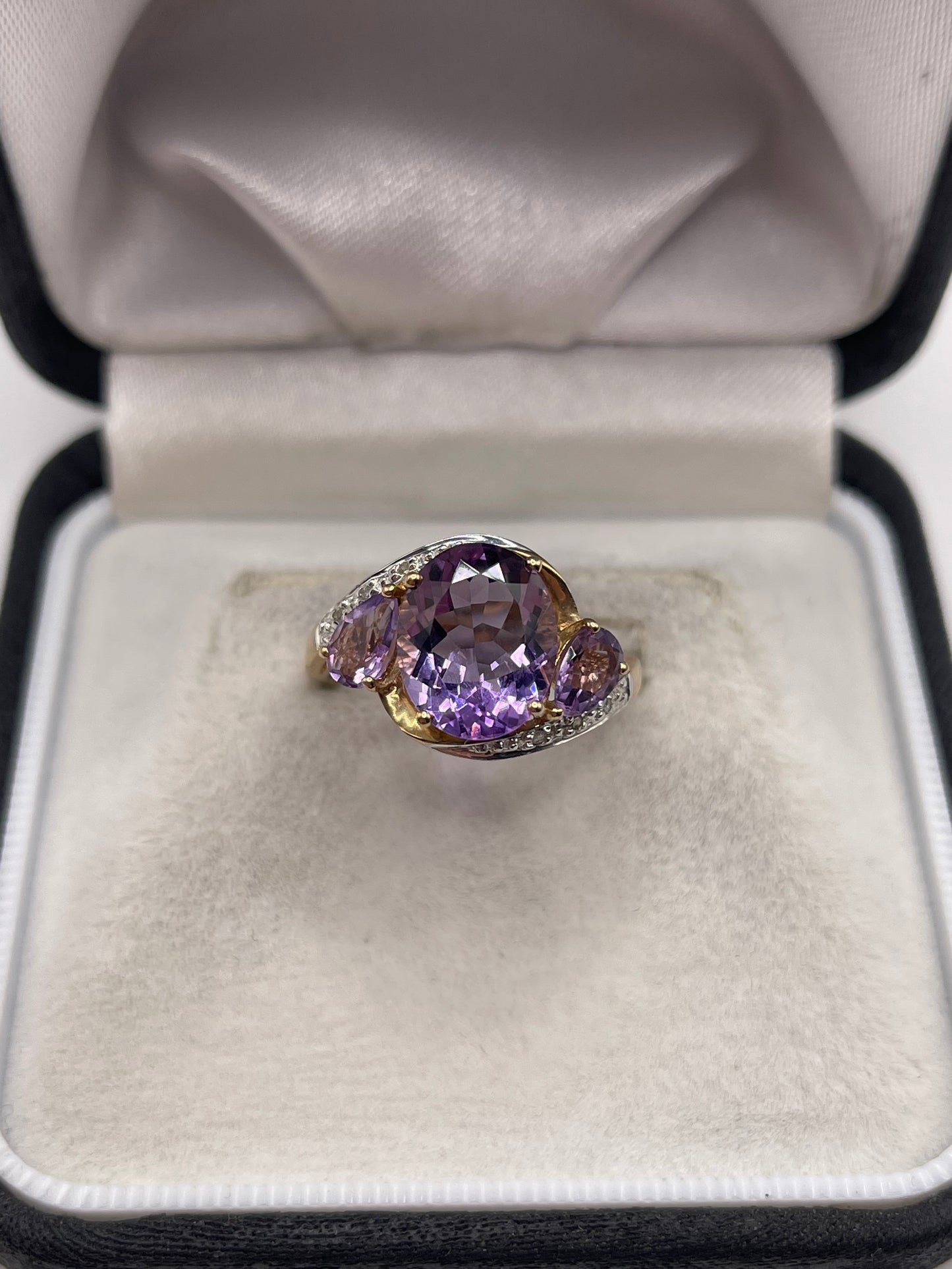 9ct gold amethyst and diamond ring