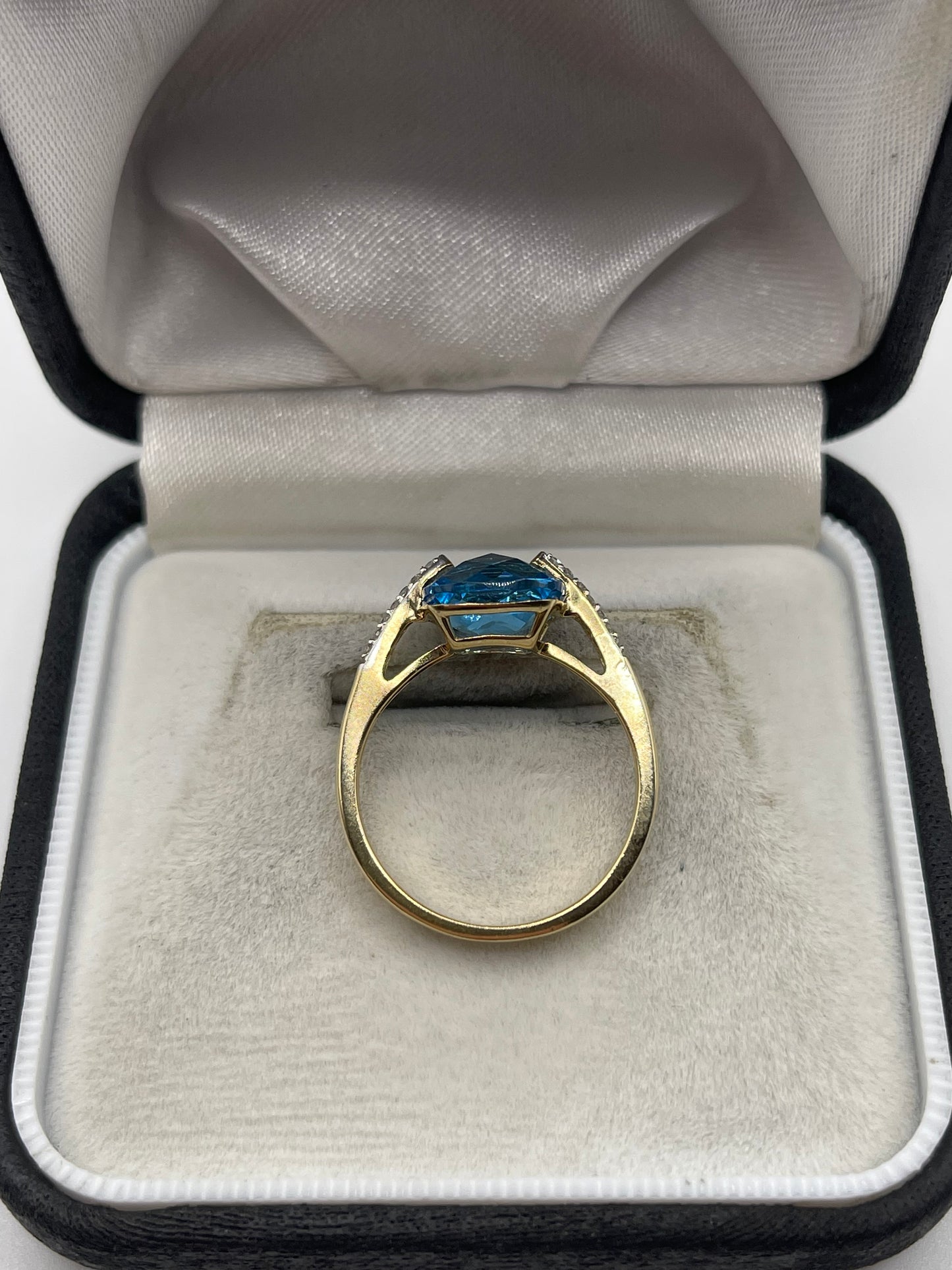 9ct gold topaz and diamond ring