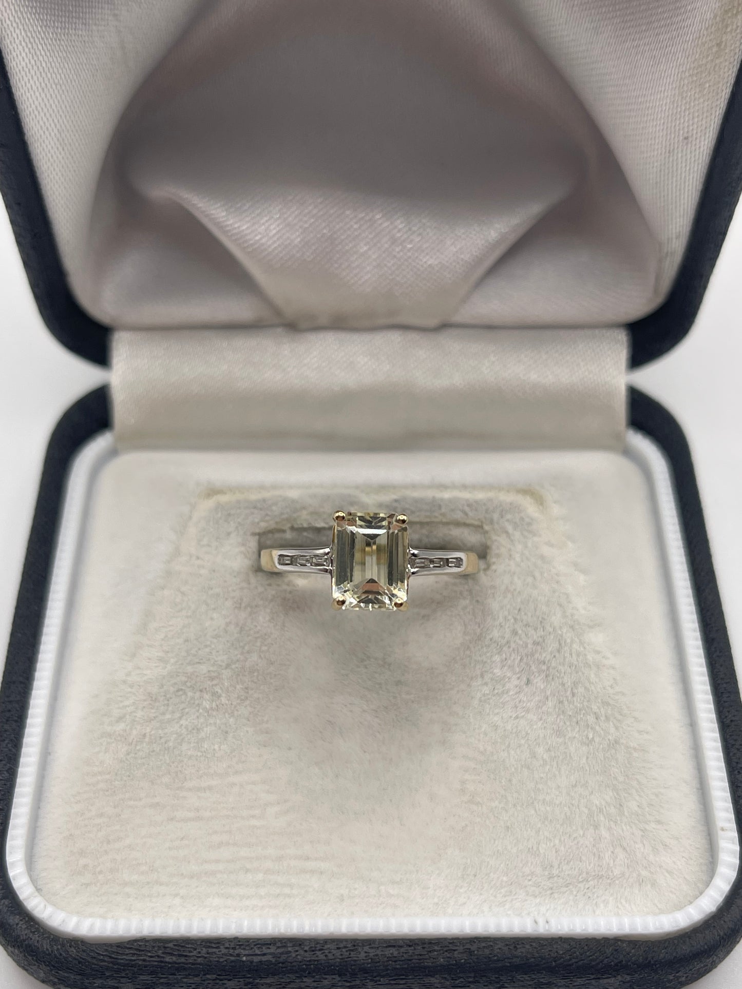 9ct gold quartz and zircon ring