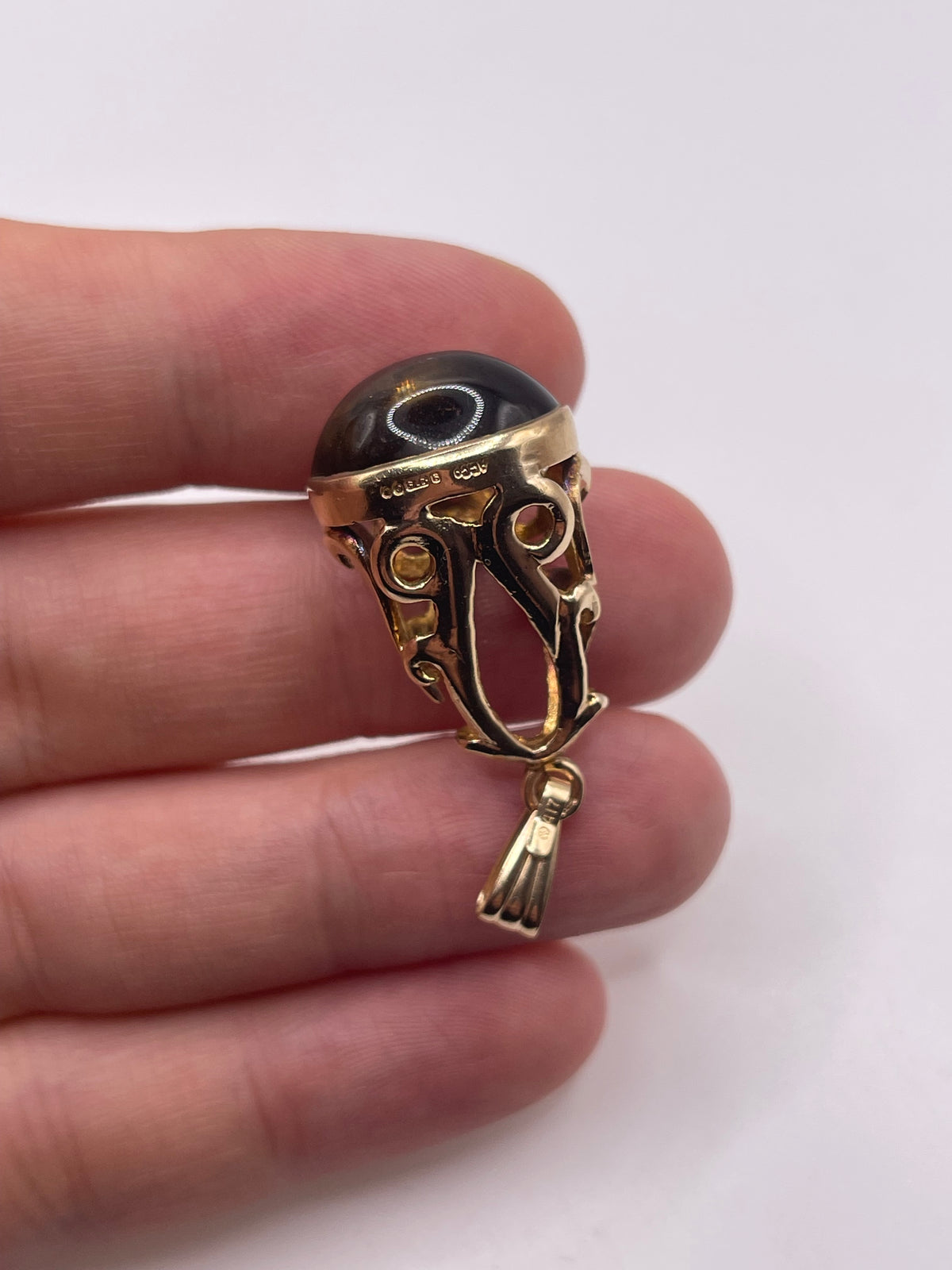 9ct gold cabochon quartz fob pendant