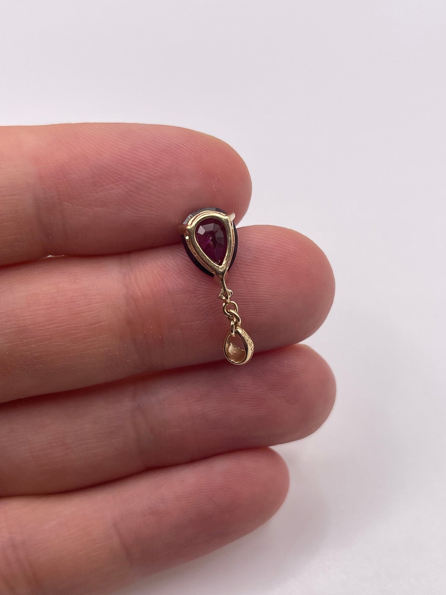 9ct gold garnet and diamond pendant