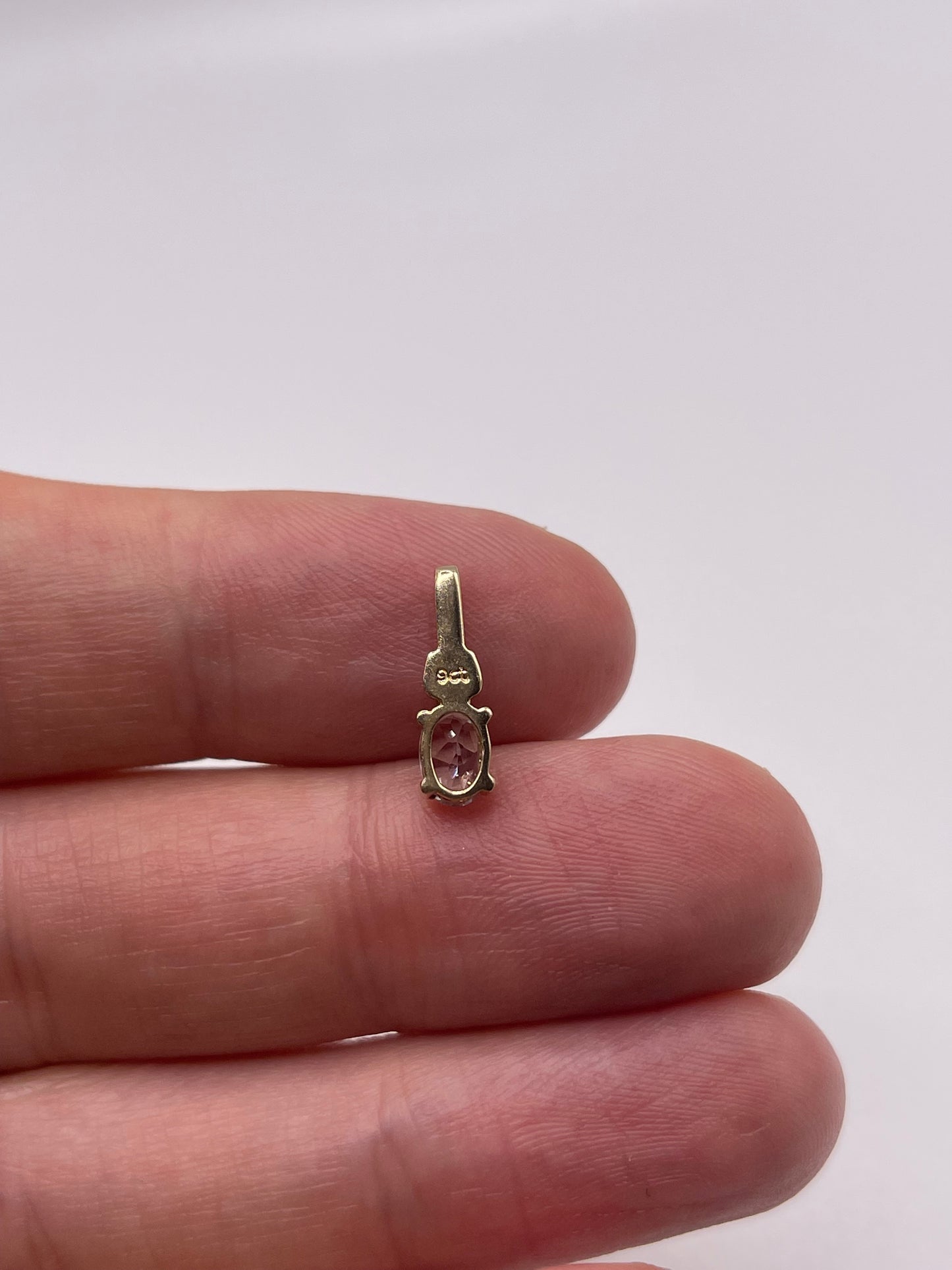 9ct gold topaz pendant