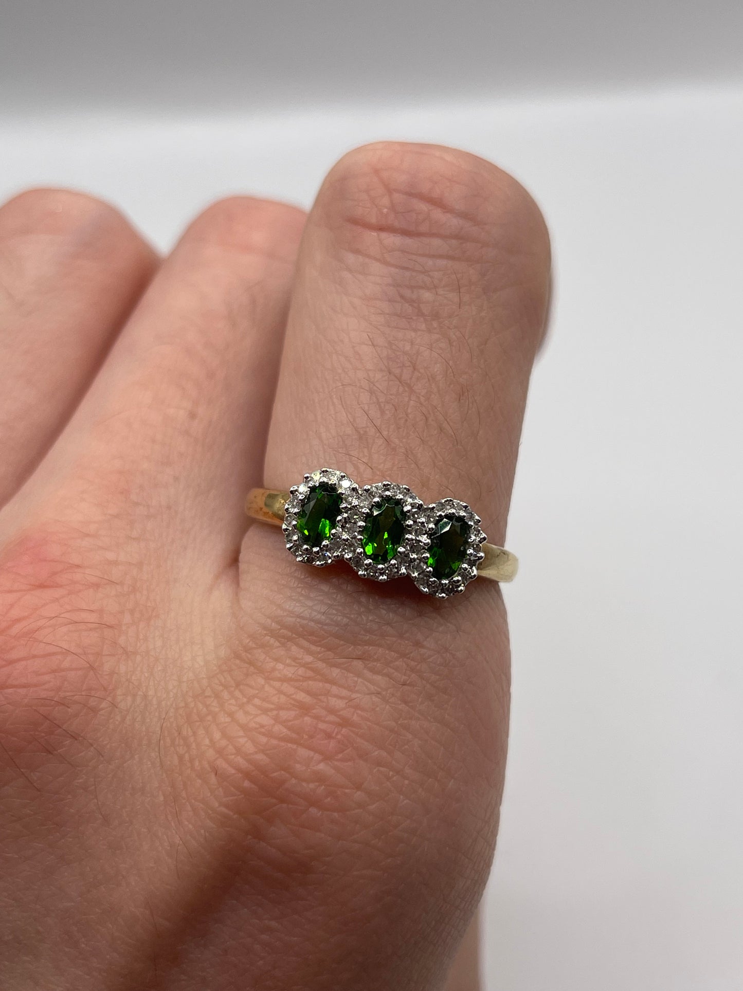 9ct gold diopside and diamond ring