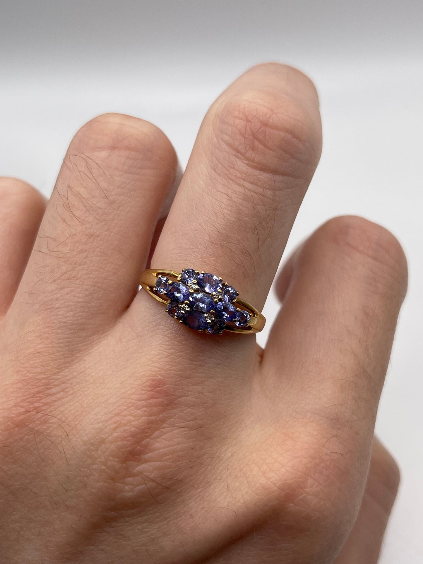 9ct gold tanzanite and diamond ring