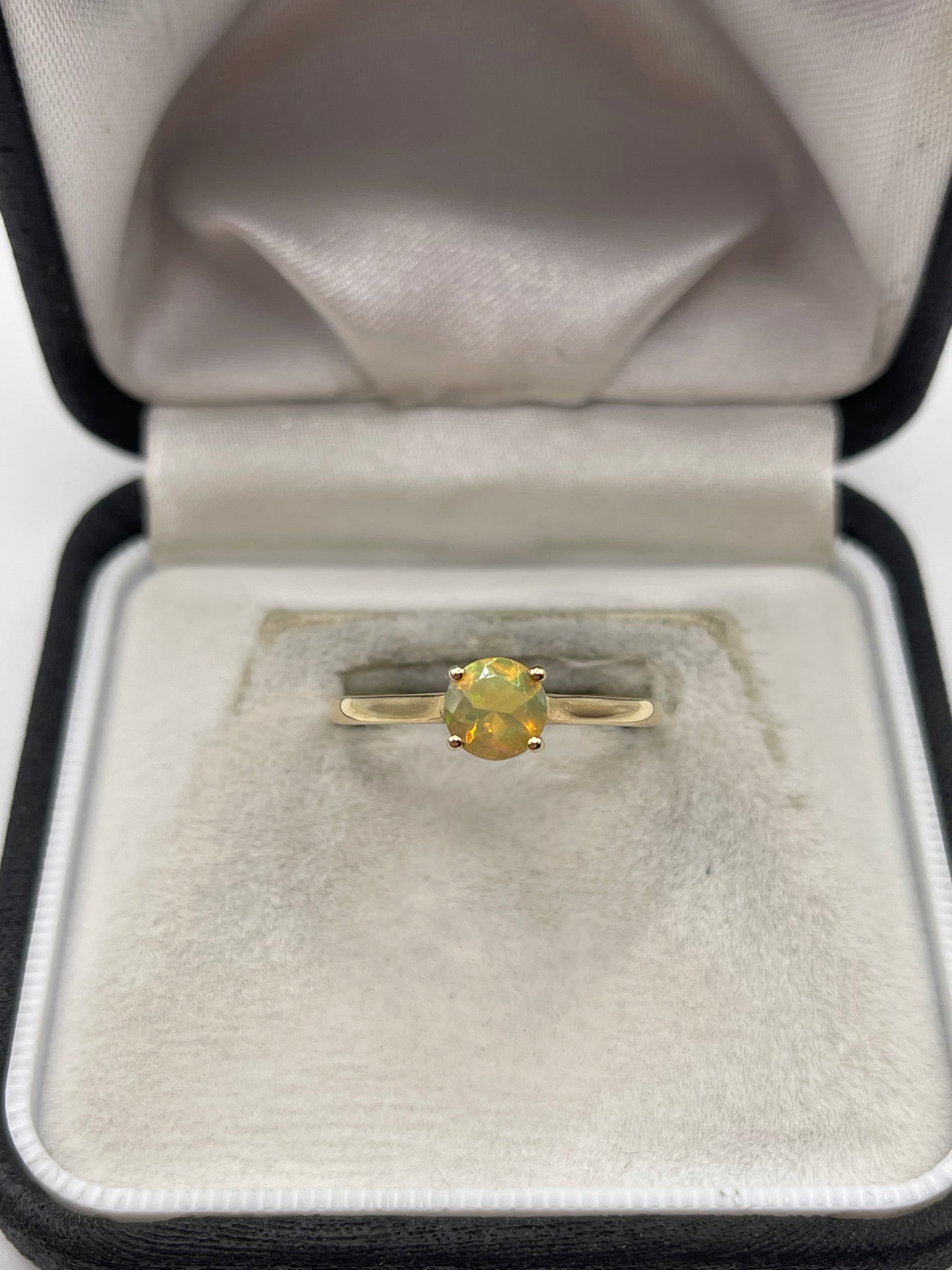 9ct gold opal ring