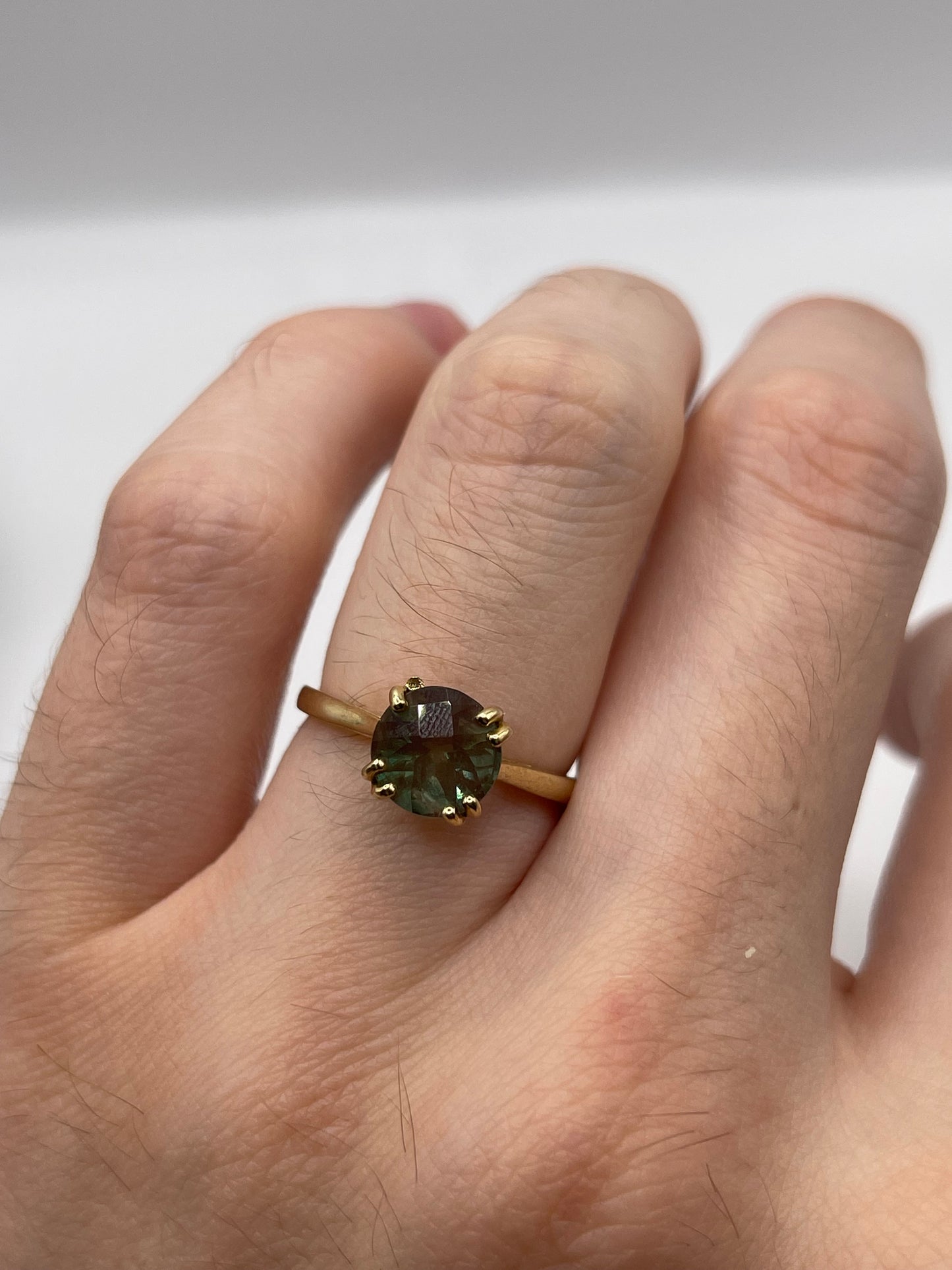 9ct gold quartz ring