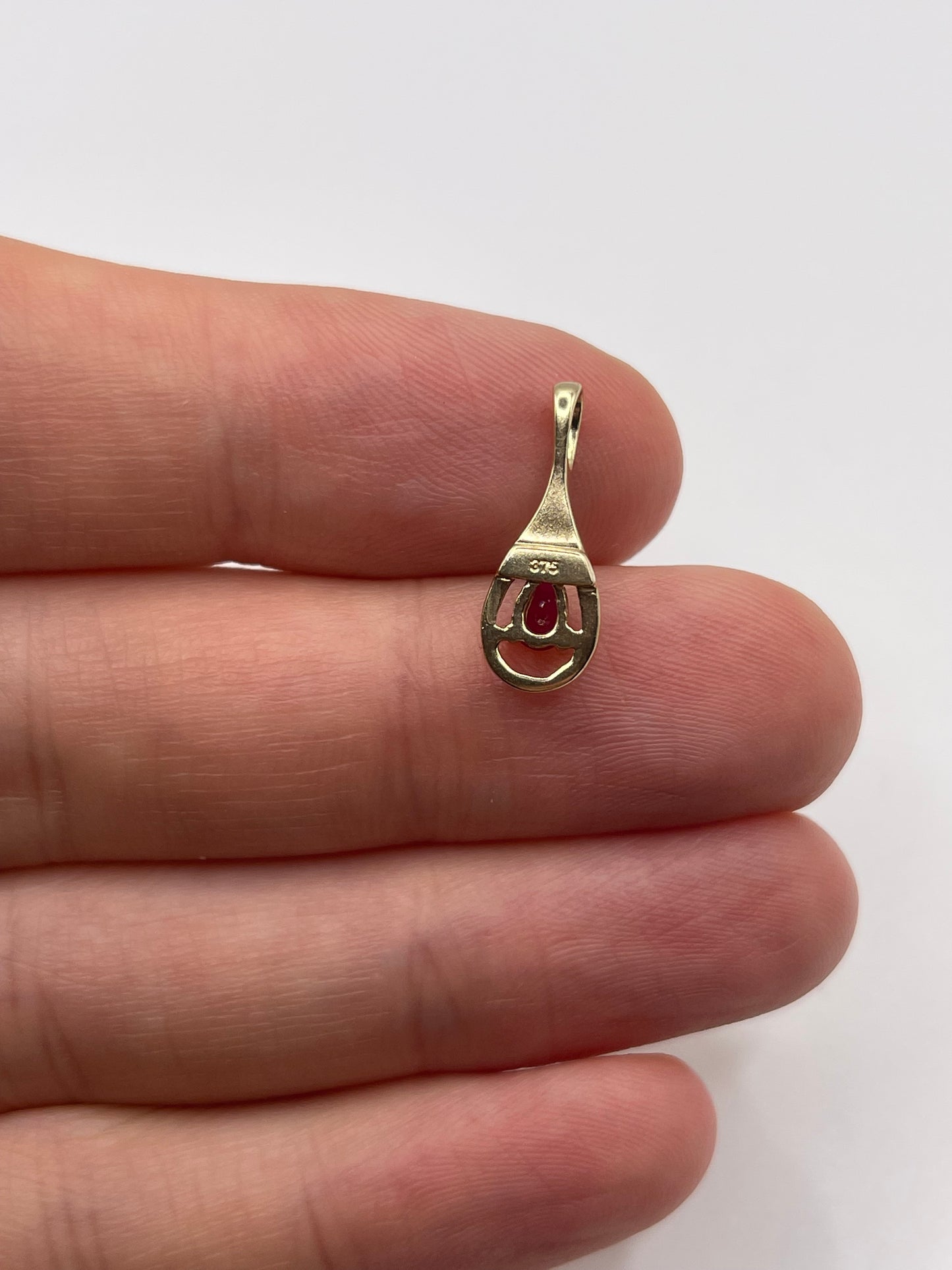 9ct gold ruby pendant