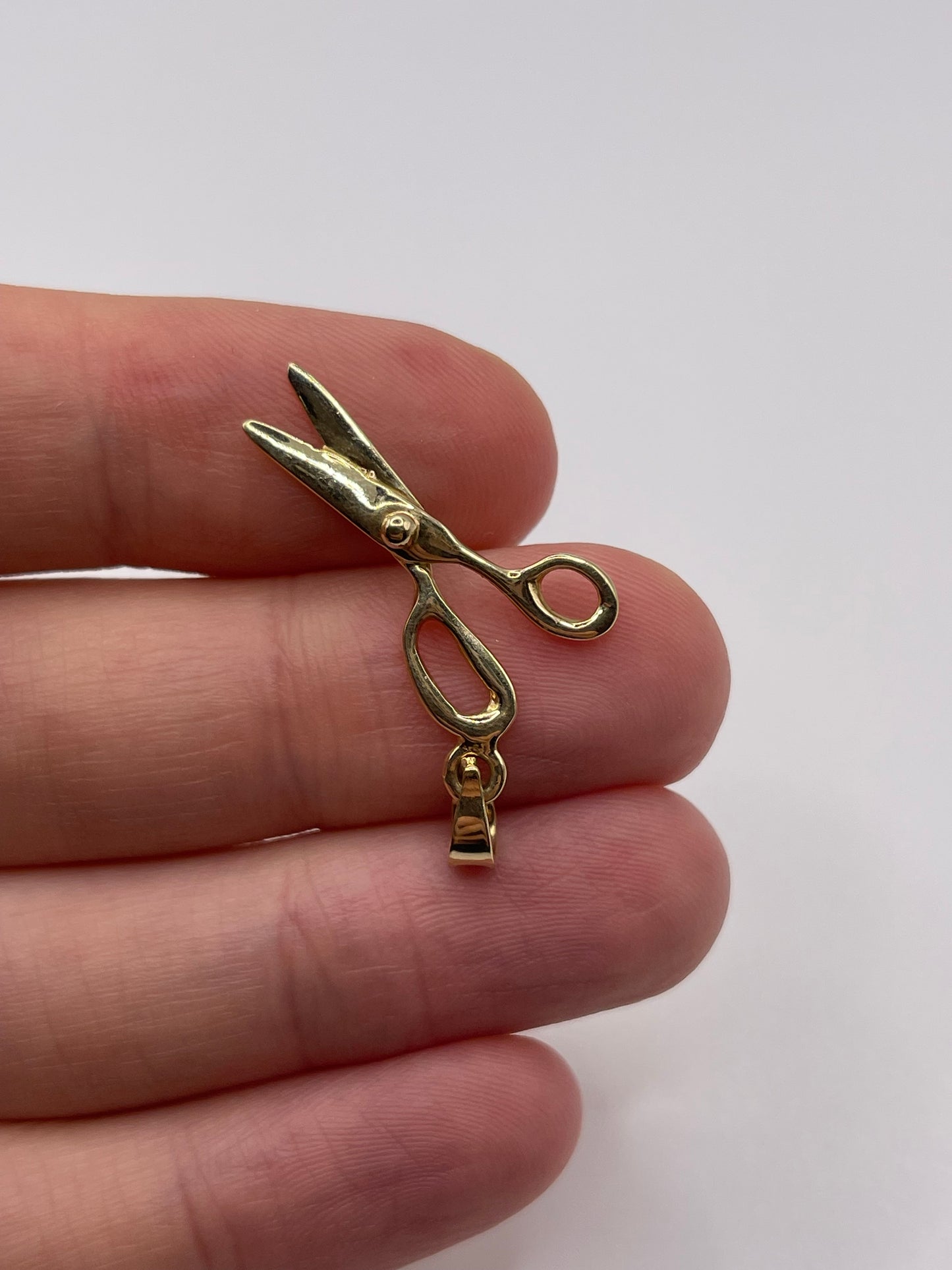 14ct gold scissors pendant