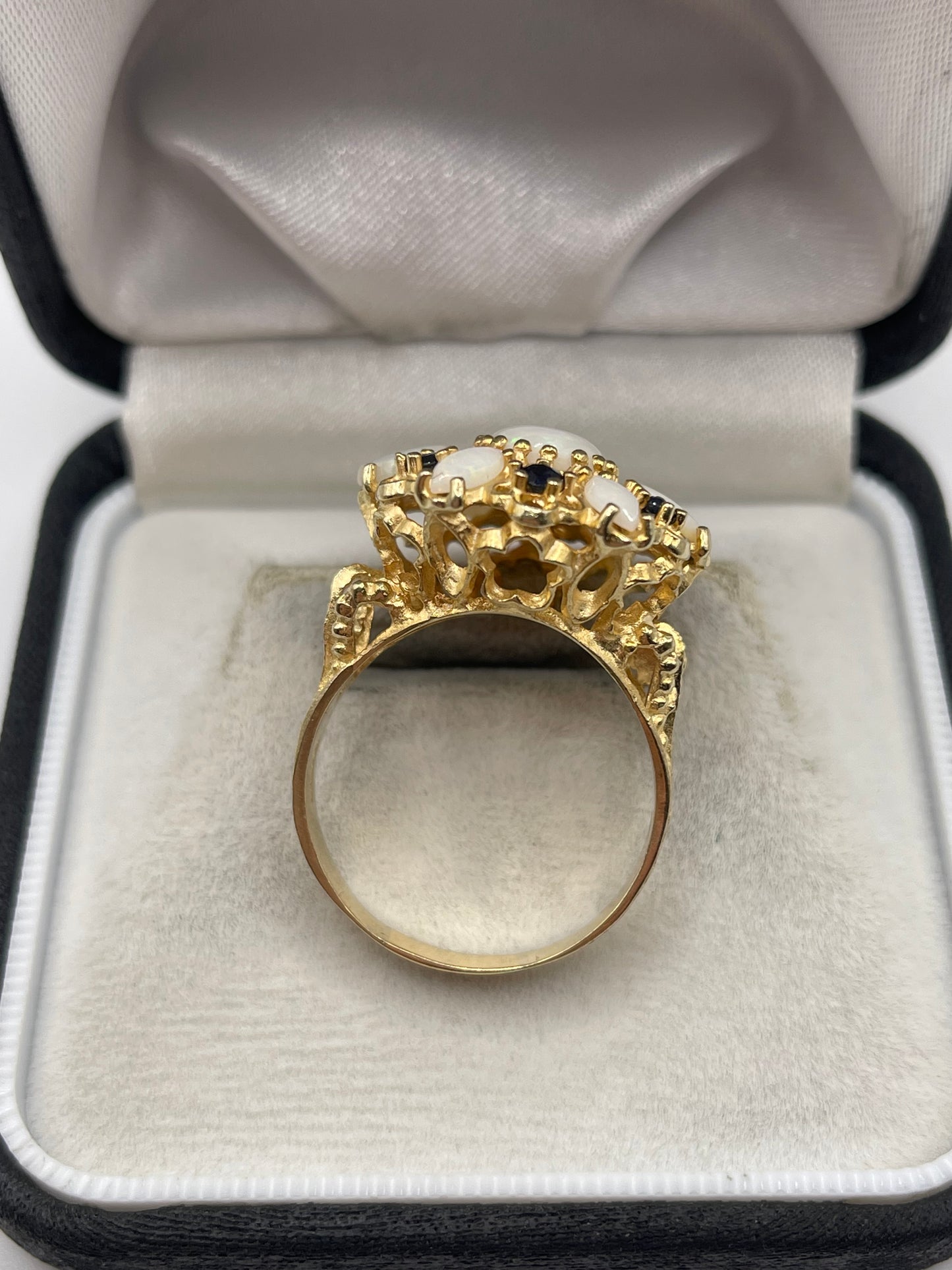 9ct gold opal and sapphire ring