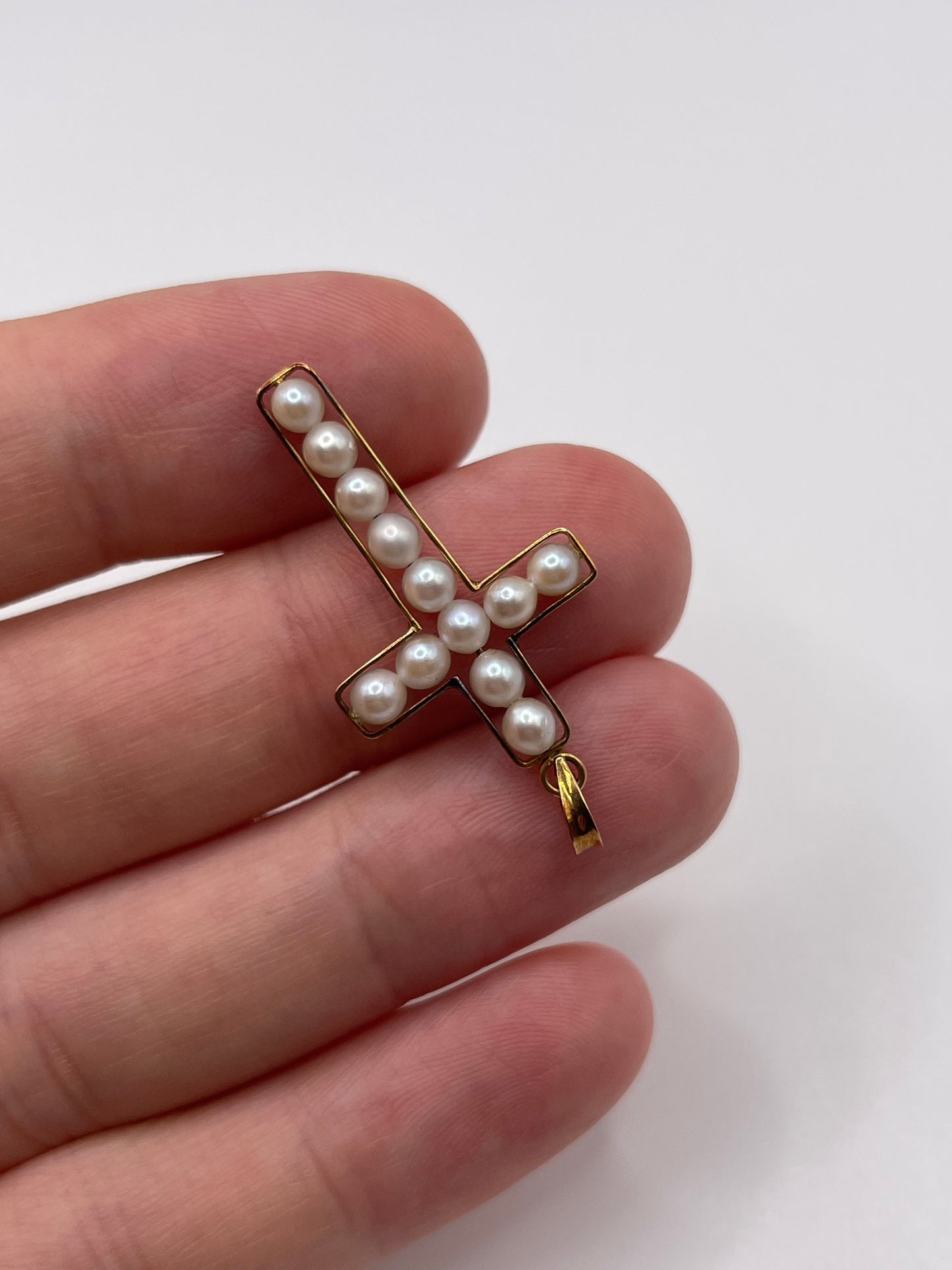 9ct gold pearl cross pendant
