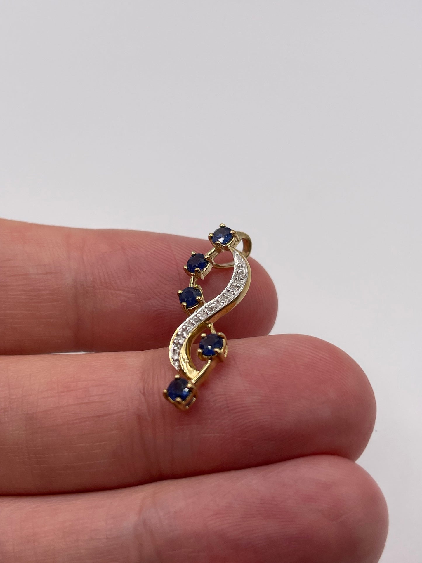 9ct gold sapphire and diamond pendant