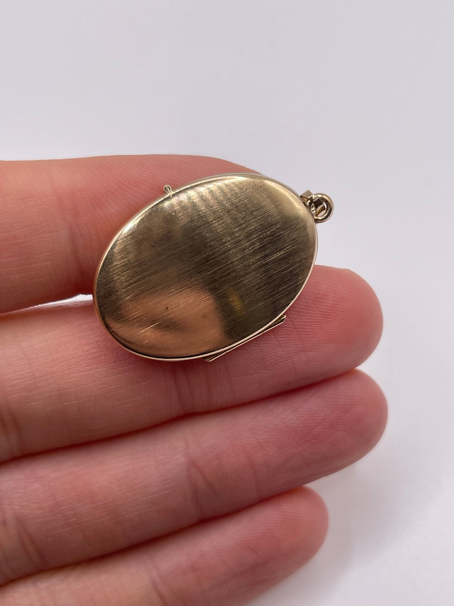 9ct gold locket pendant