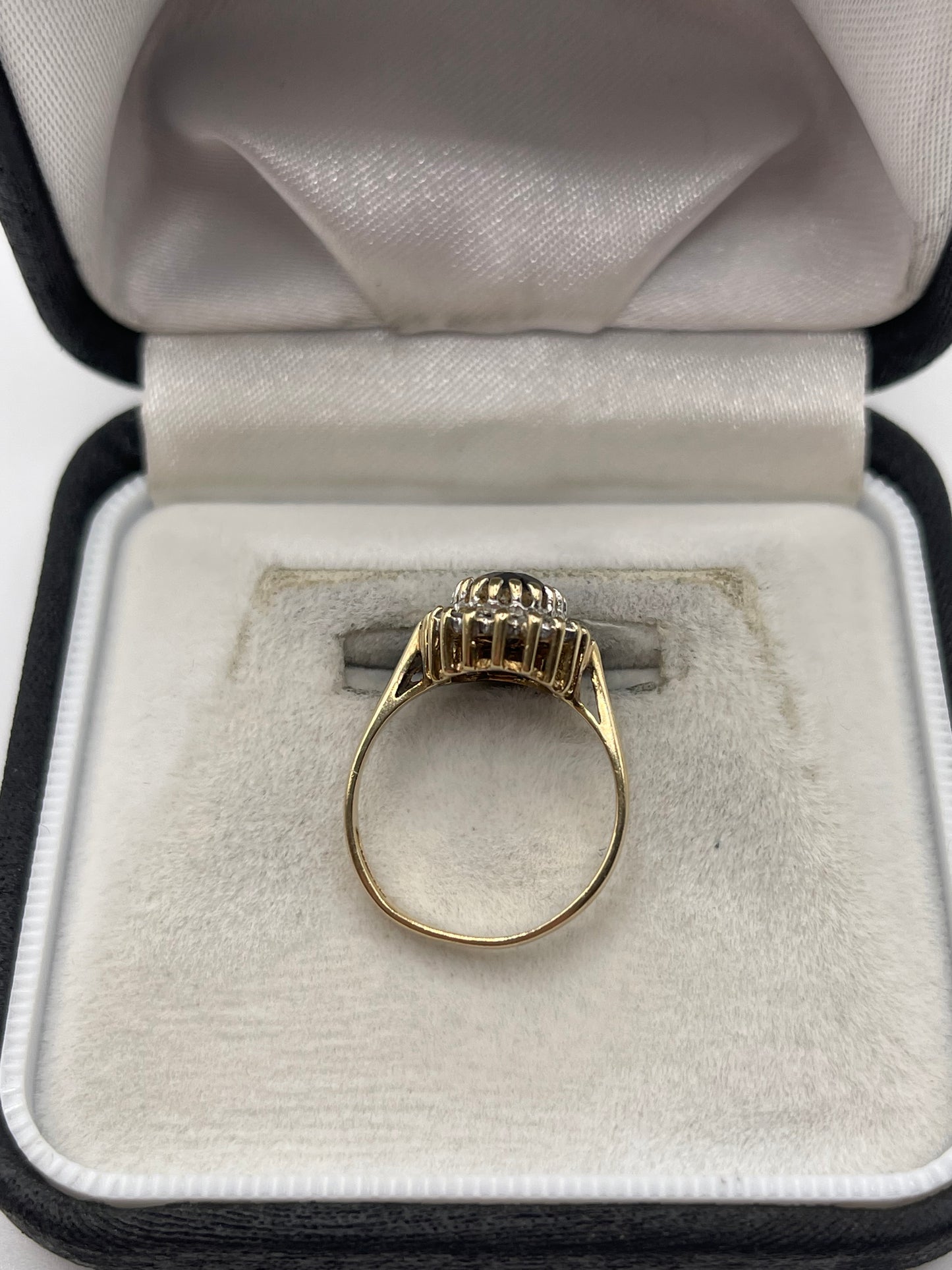 9ct gold sapphire and discomfort ring