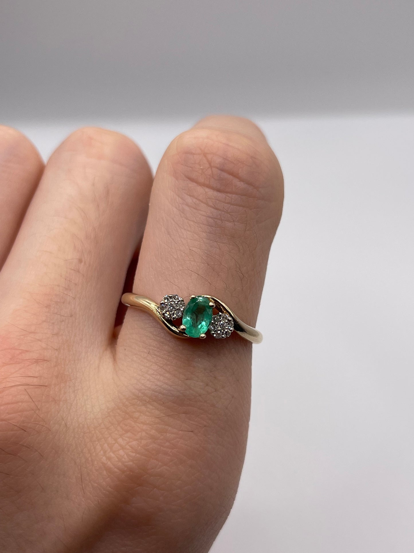 9ct gold emerald and diamond ring