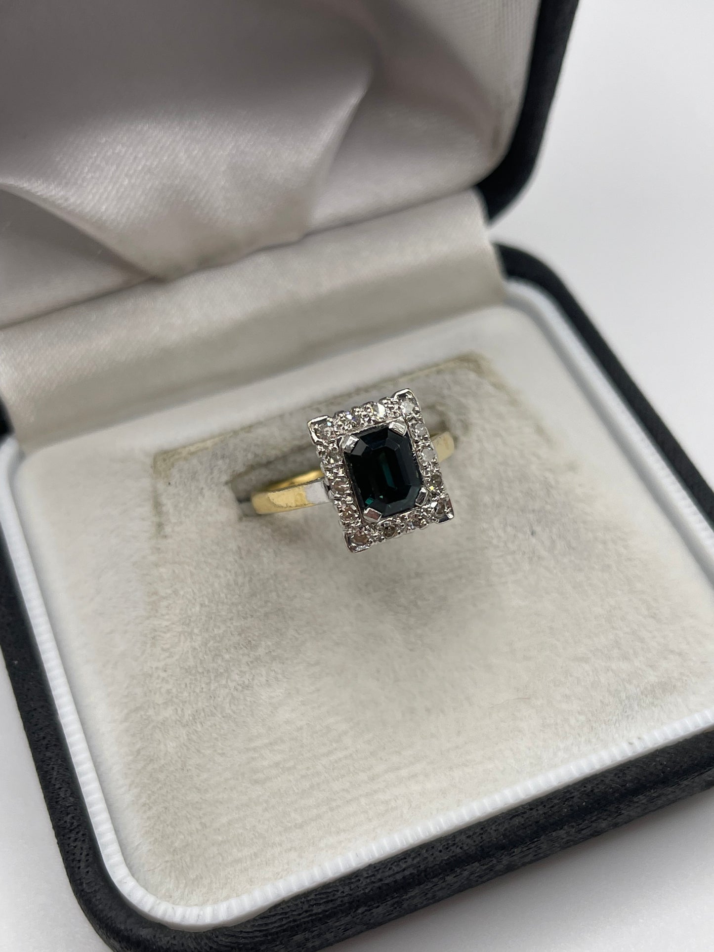 18ct gold sapphire and diamond ring
