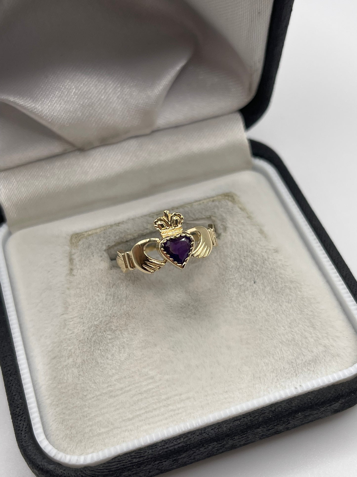 9ct gold amethyst claddagh ring