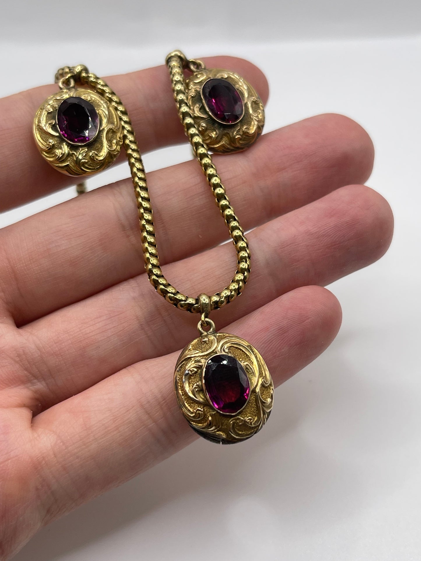 Antique 15ct gold garnet necklace