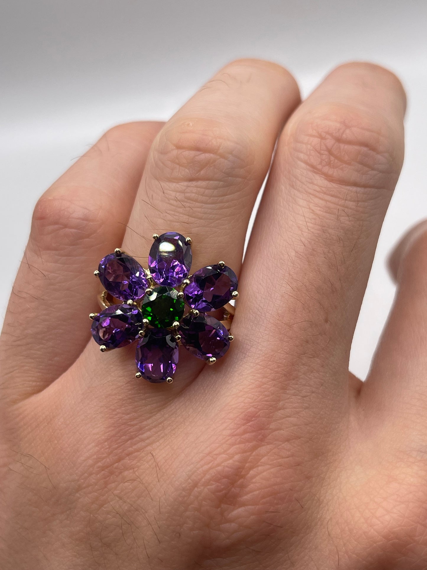 9ct gold diopside and amethyst ring