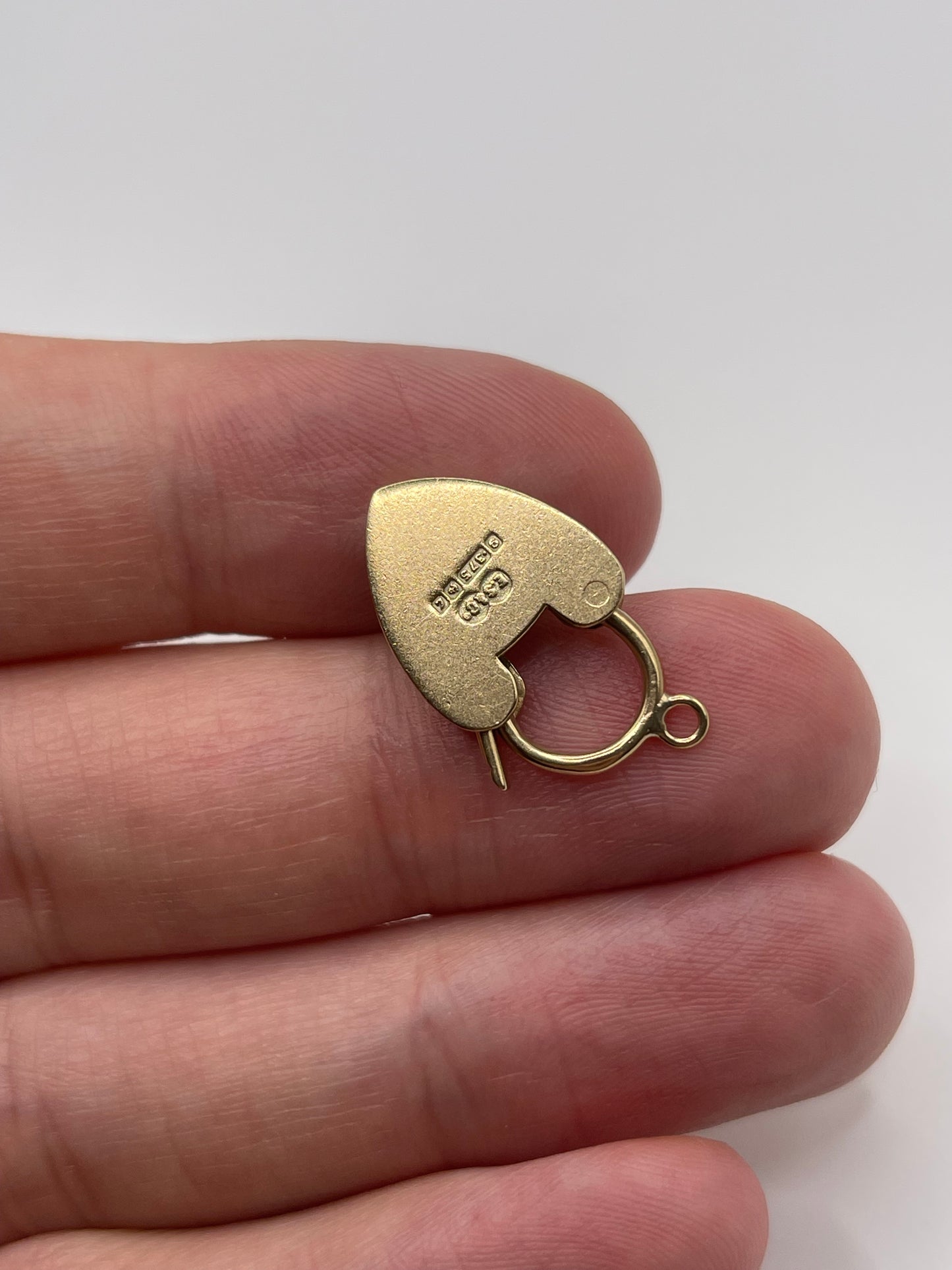 9ct gold padlock 74