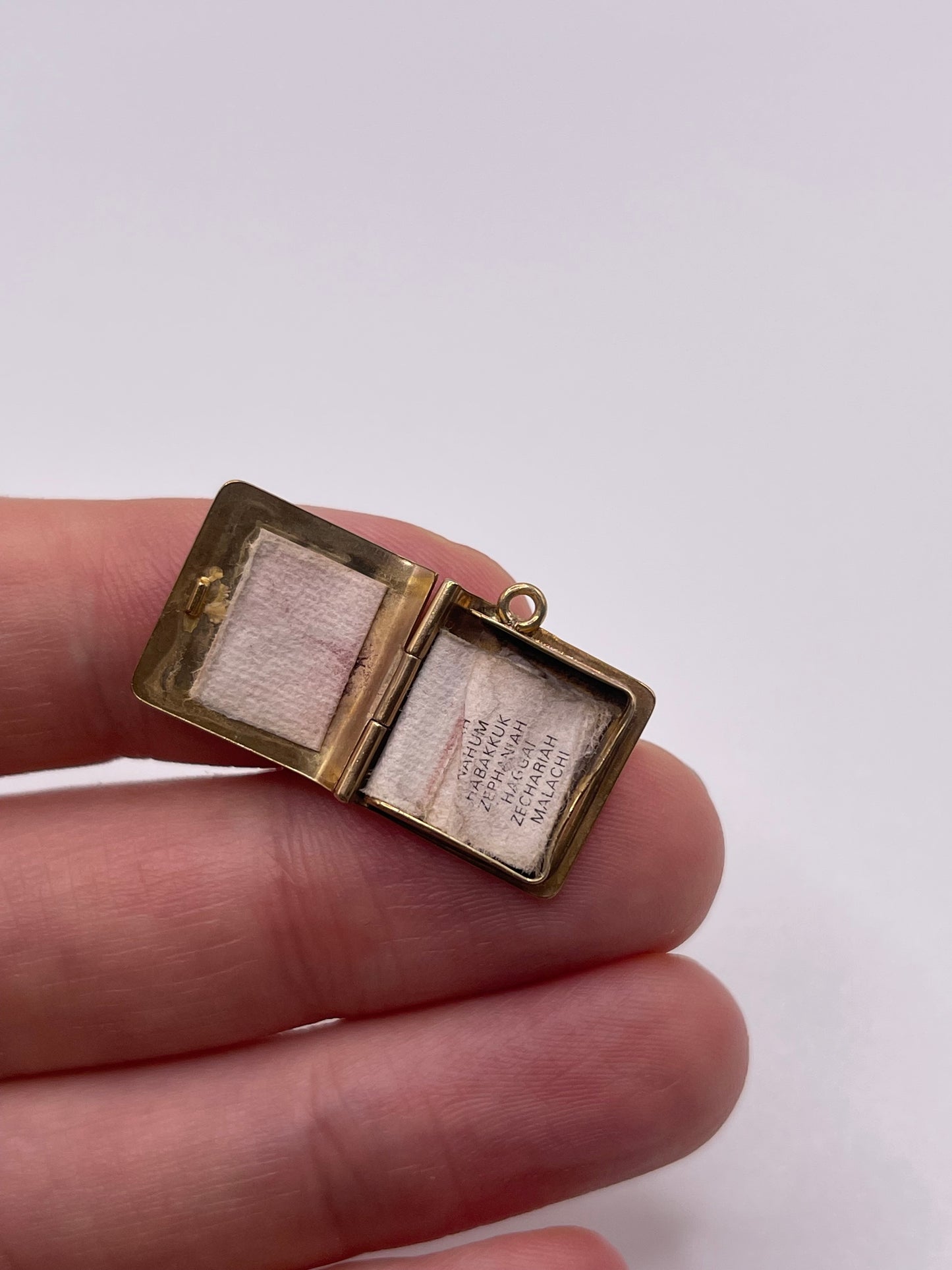 9ct gold bible charm