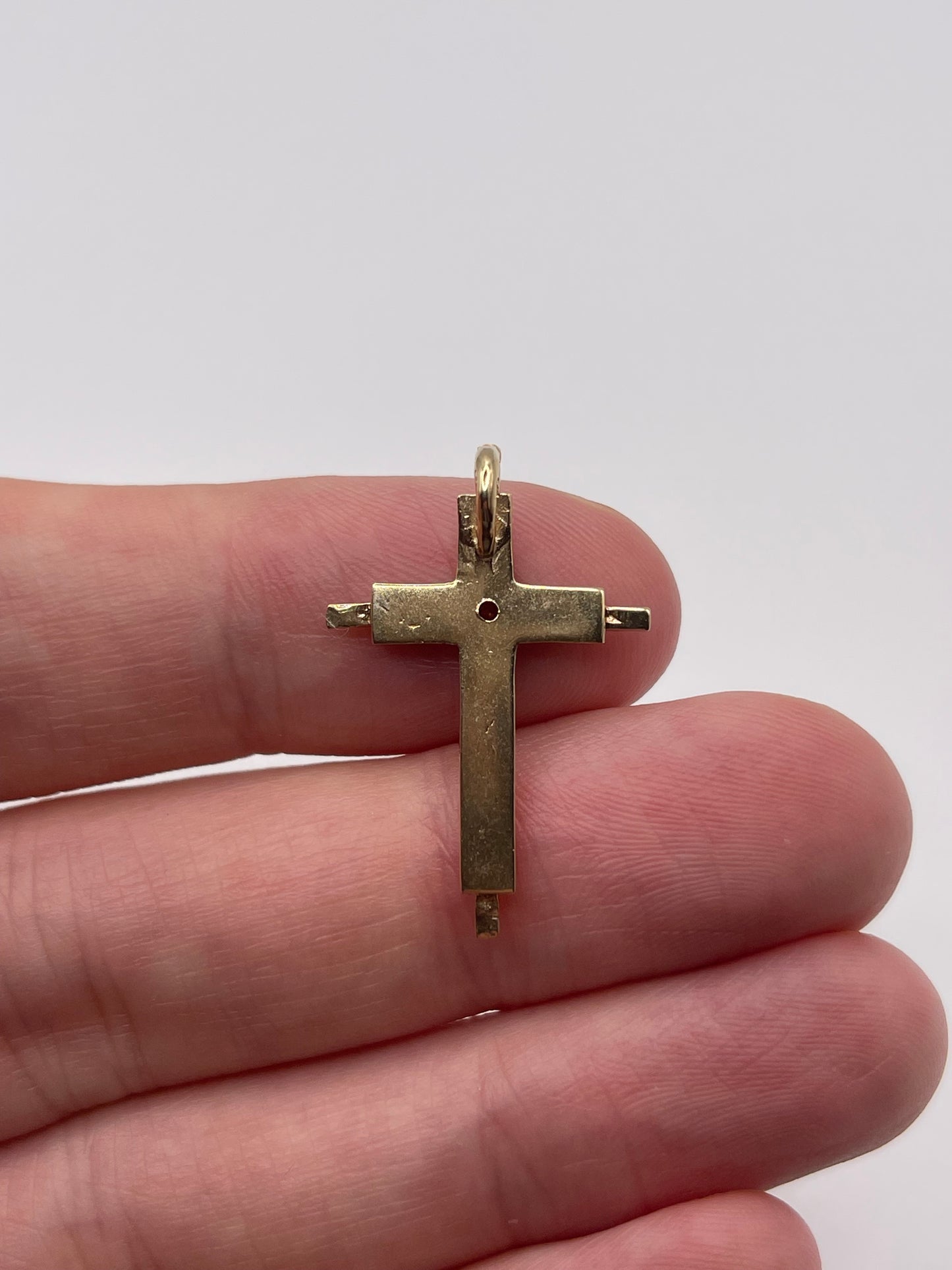 9ct gold garnet cross pendant