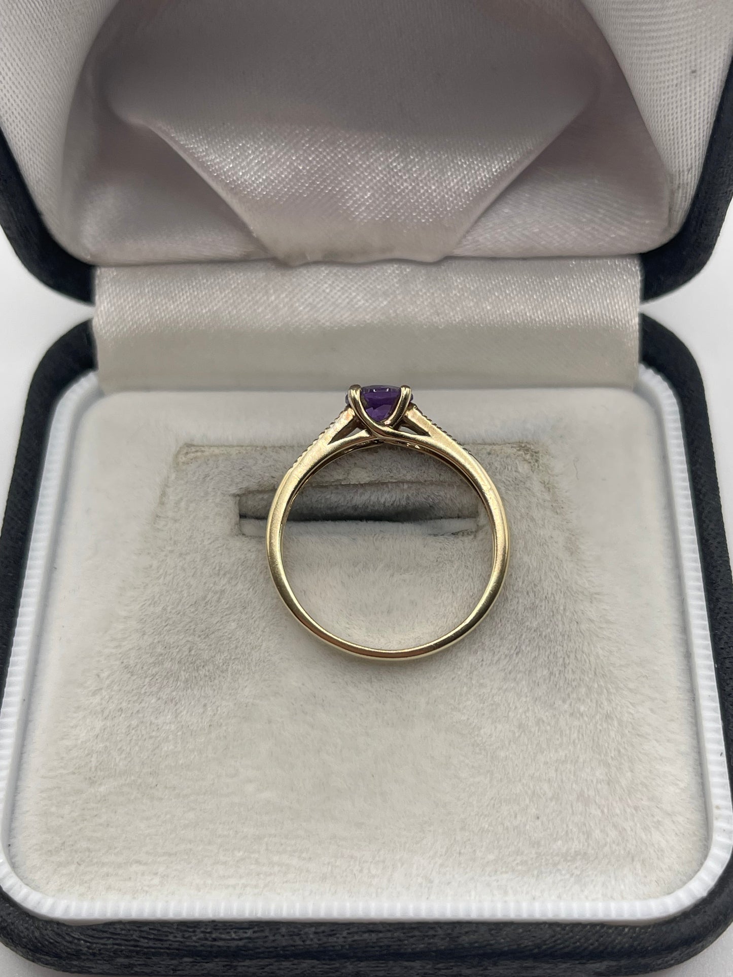 9ct gold amethyst and diamond ring