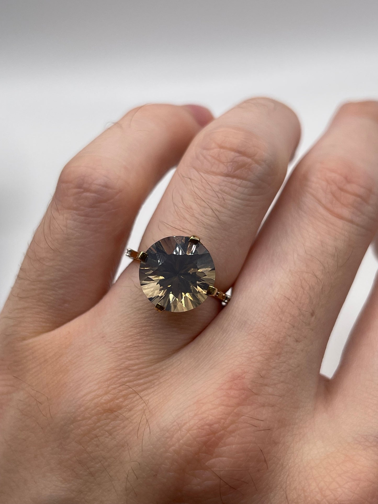 9ct gold quartz and diamond ring