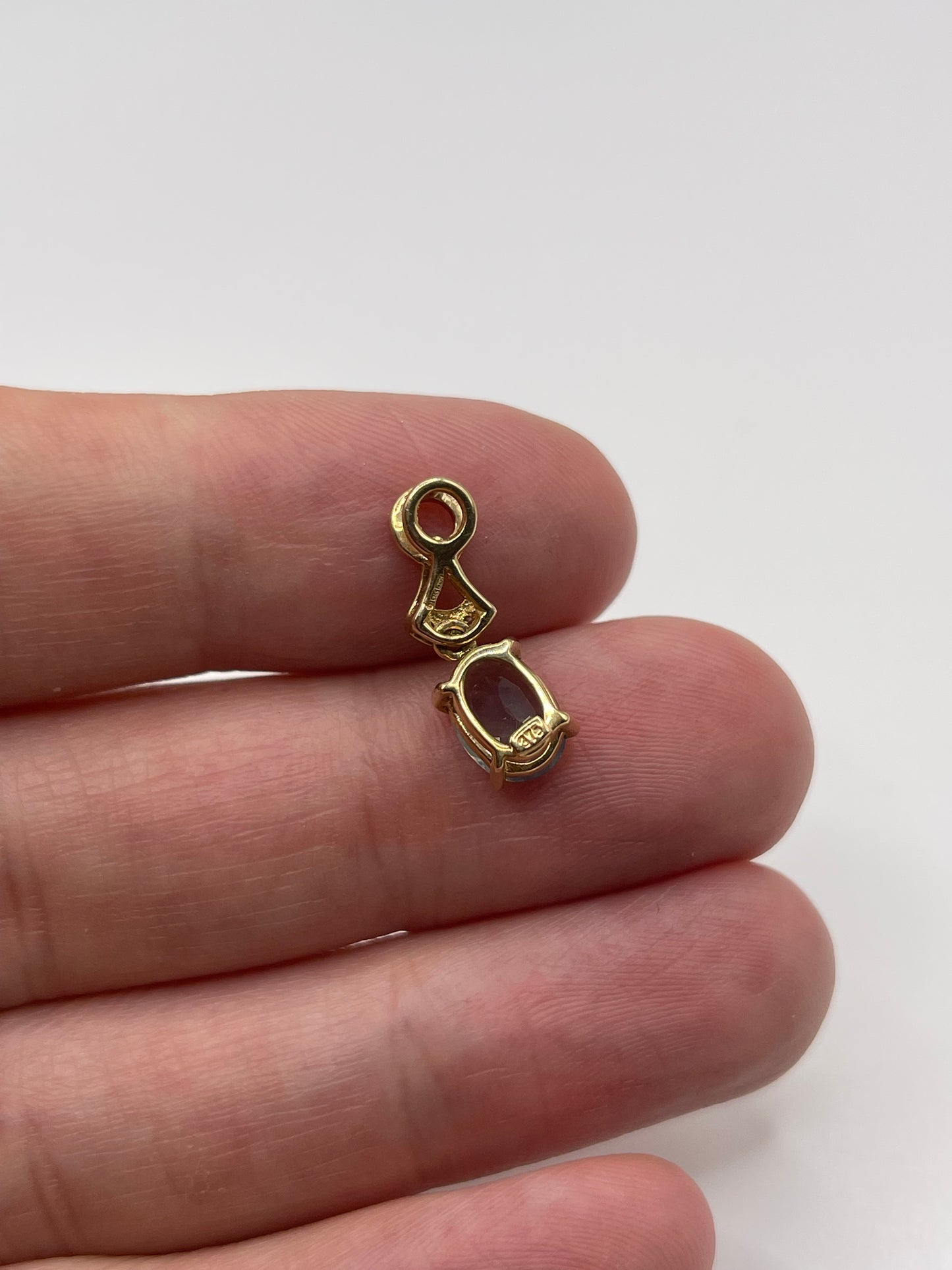9ct gold quartz and diamond pendant