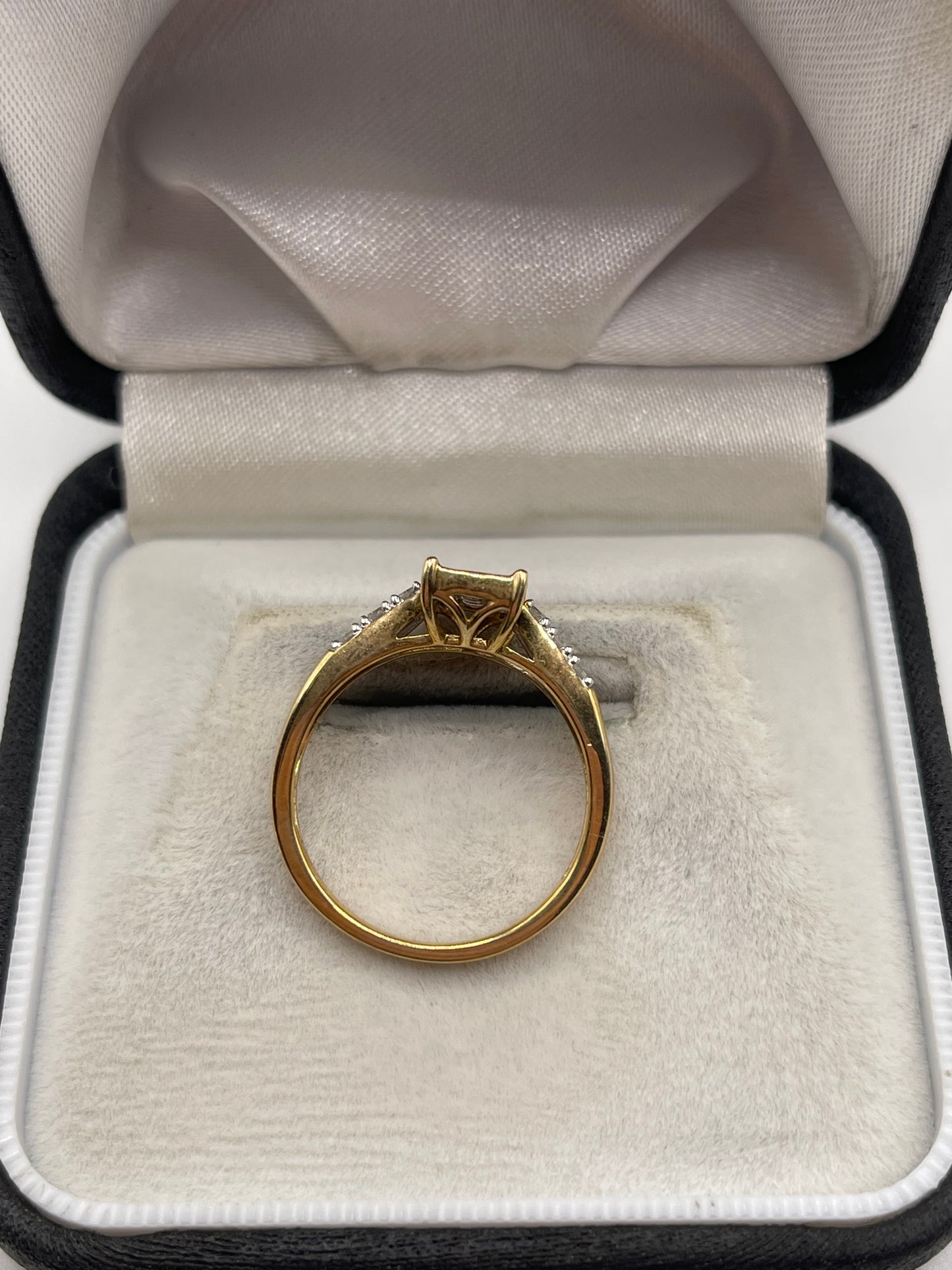 9ct gold diamond cluster ring