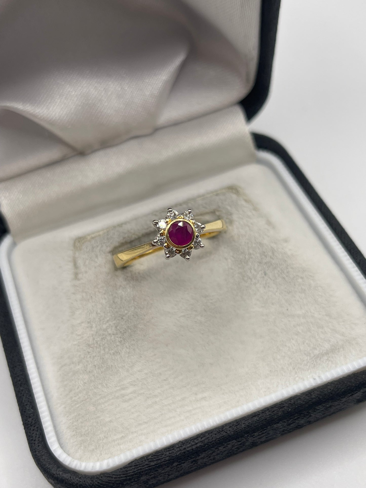 18ct gold ruby and diamond ring