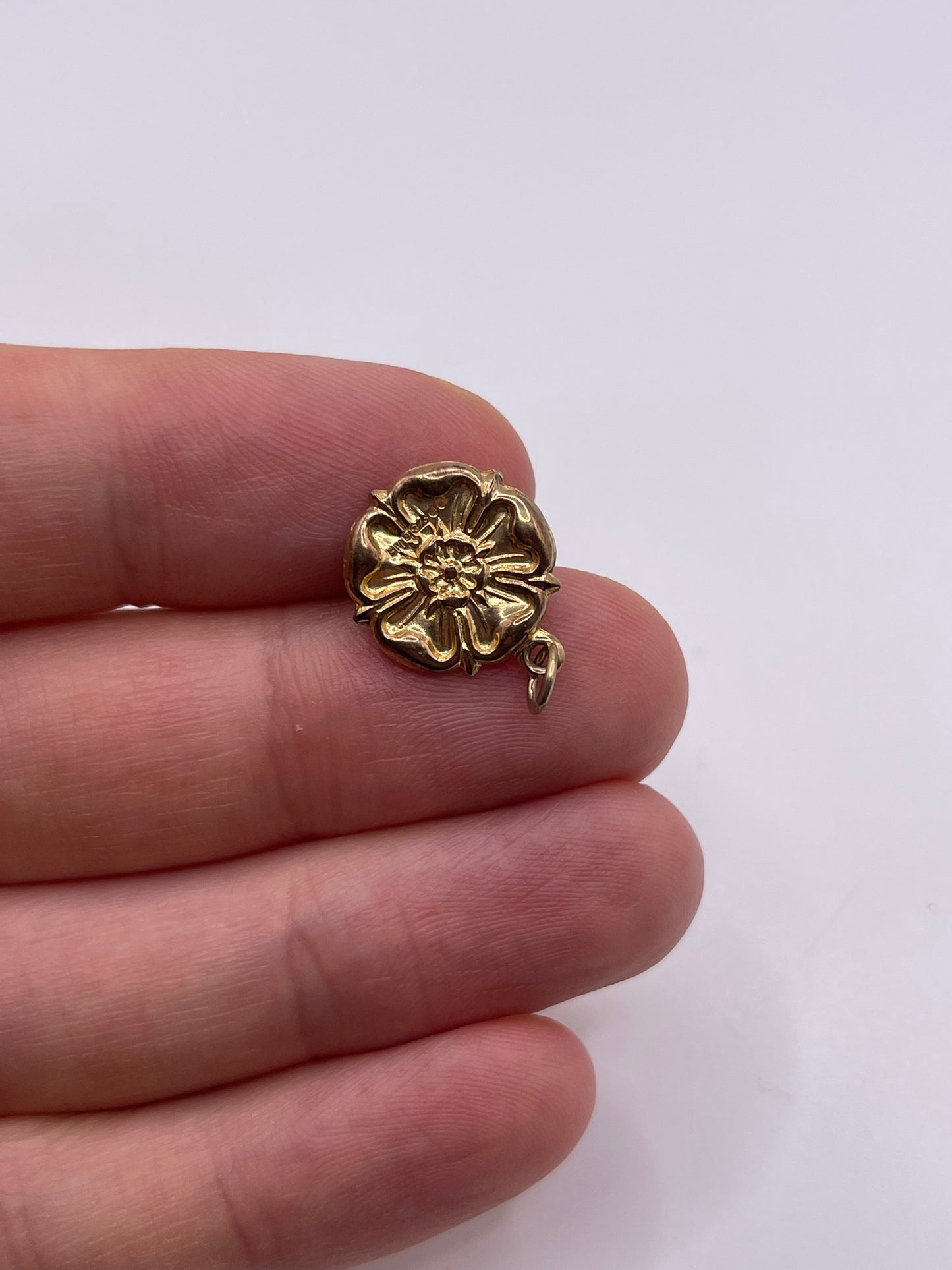 9ct gold Tudor rose charm